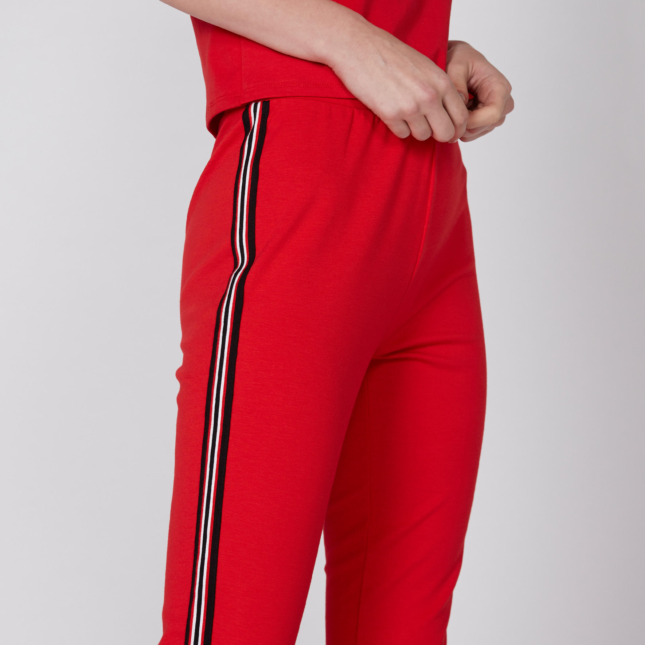 بنطال ليقنز طويل بخصر مطّاطي-women-clothing-bottoms-leggings-image-2
