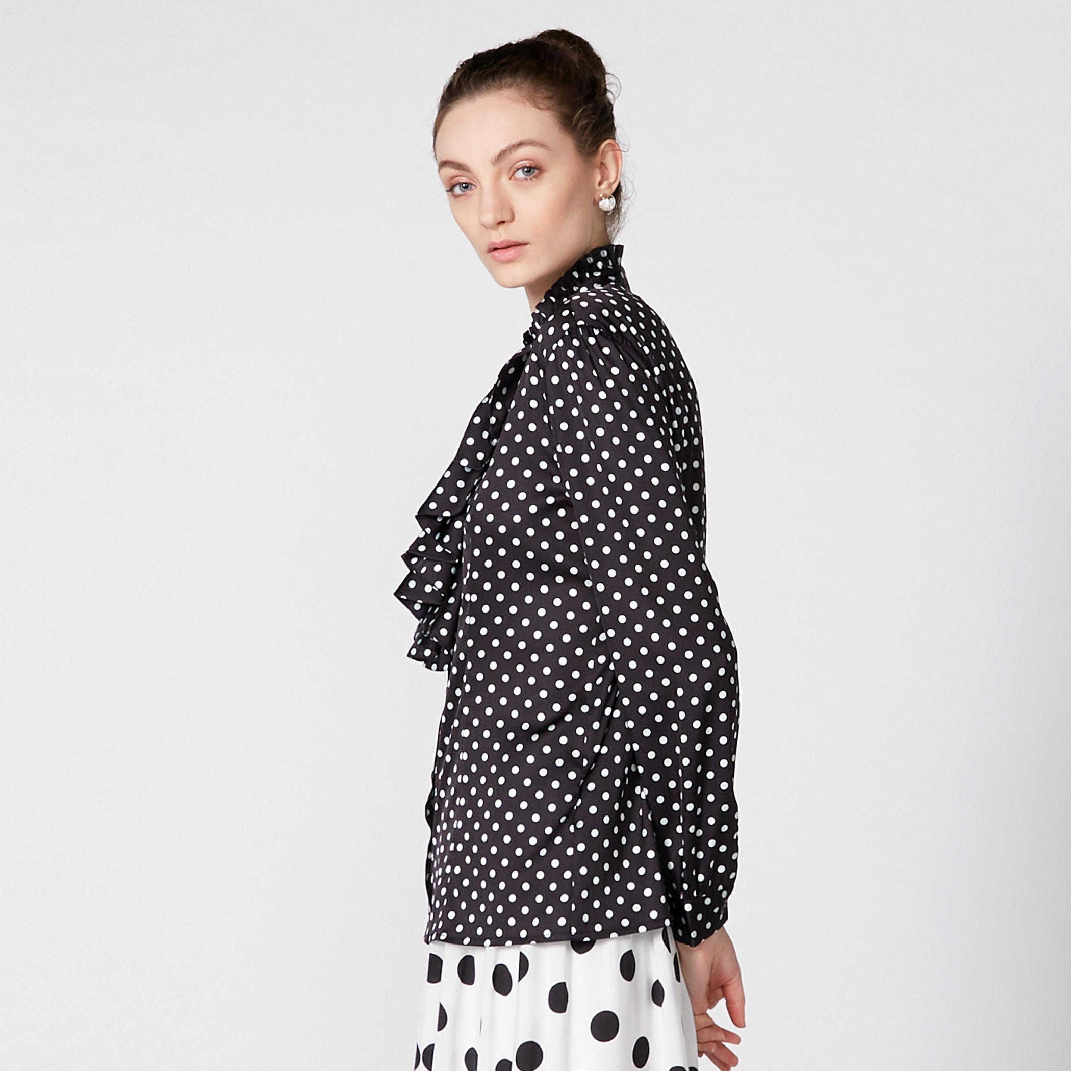 بلوزة بأكمام طويلة وتفاصيل كشكش مع طبعات منقطة-women-clothing-shirtsandblouses-blouses-image-4