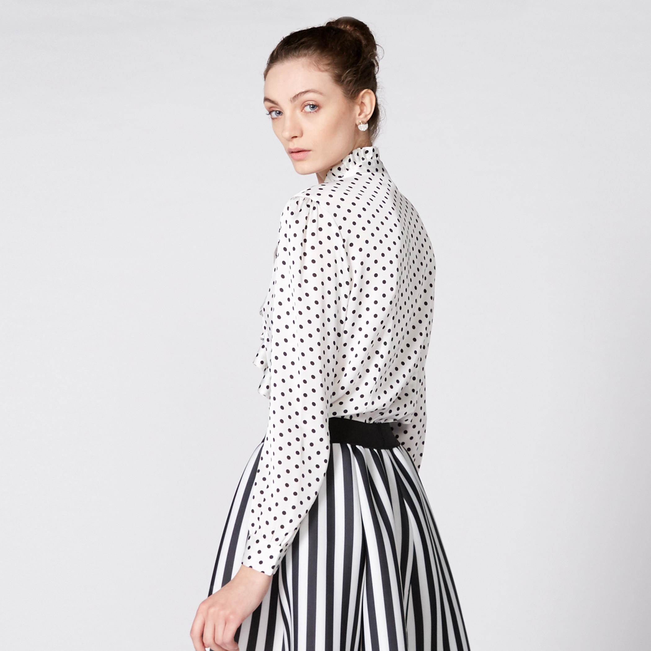 بلوزة بأكمام طويلة وتفاصيل كشكش مع طبعات منقطة-women-clothing-shirtsandblouses-blouses-image-4