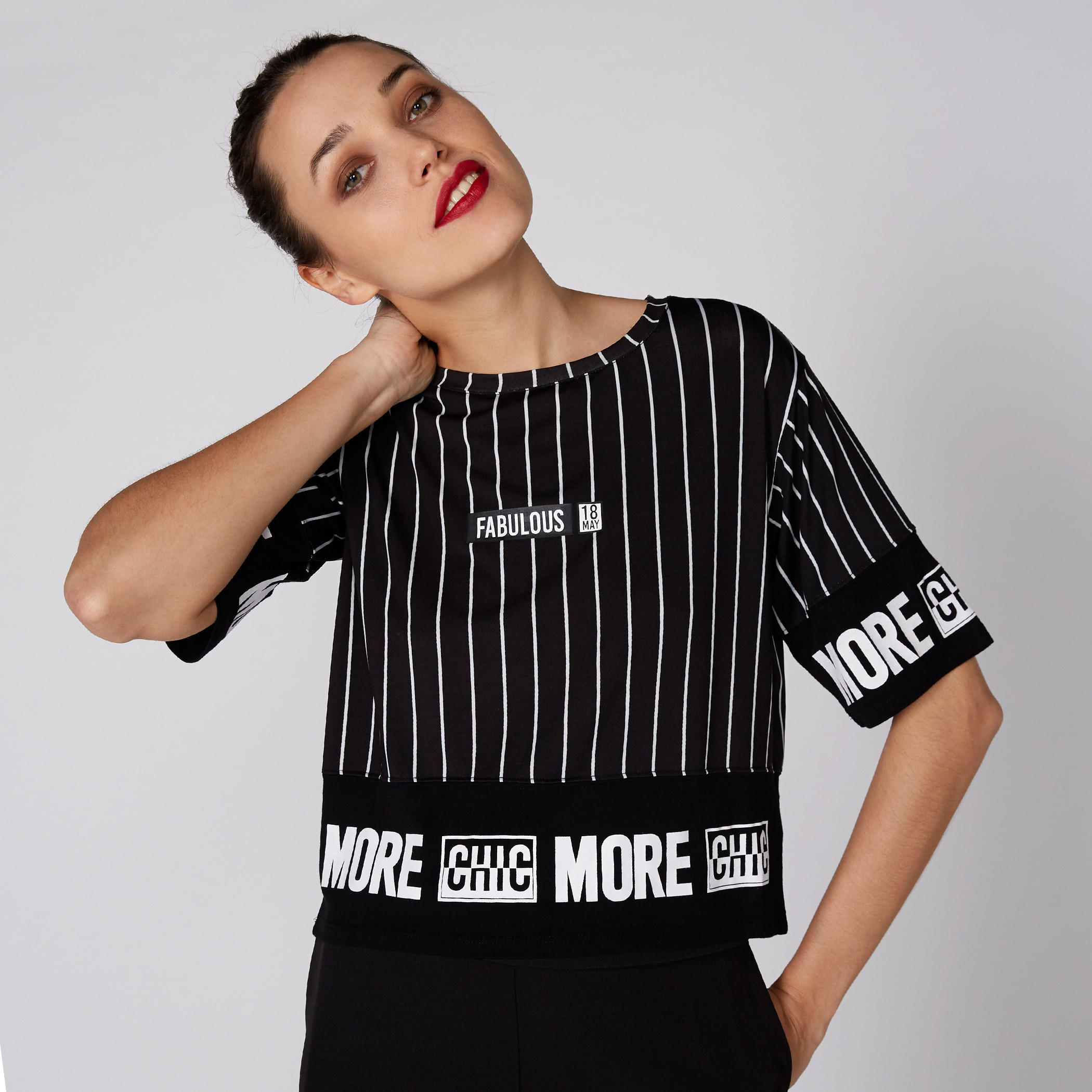 تيشيرت بياقة مستديرة وأكمام قصيرة وطبعات-women-clothing-tshirts-image-4