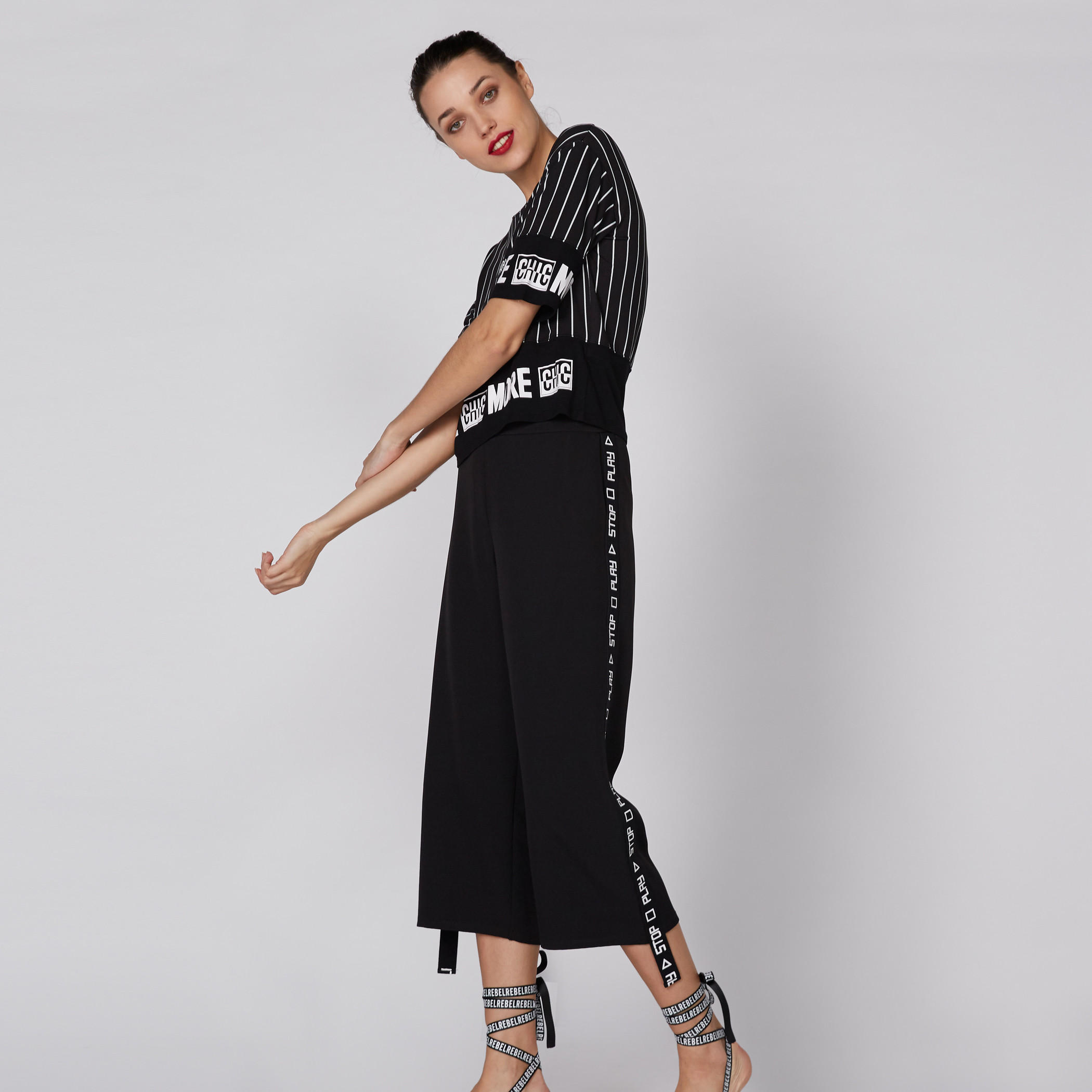 تيشيرت بياقة مستديرة وأكمام قصيرة وطبعات-women-clothing-tshirts-image-3