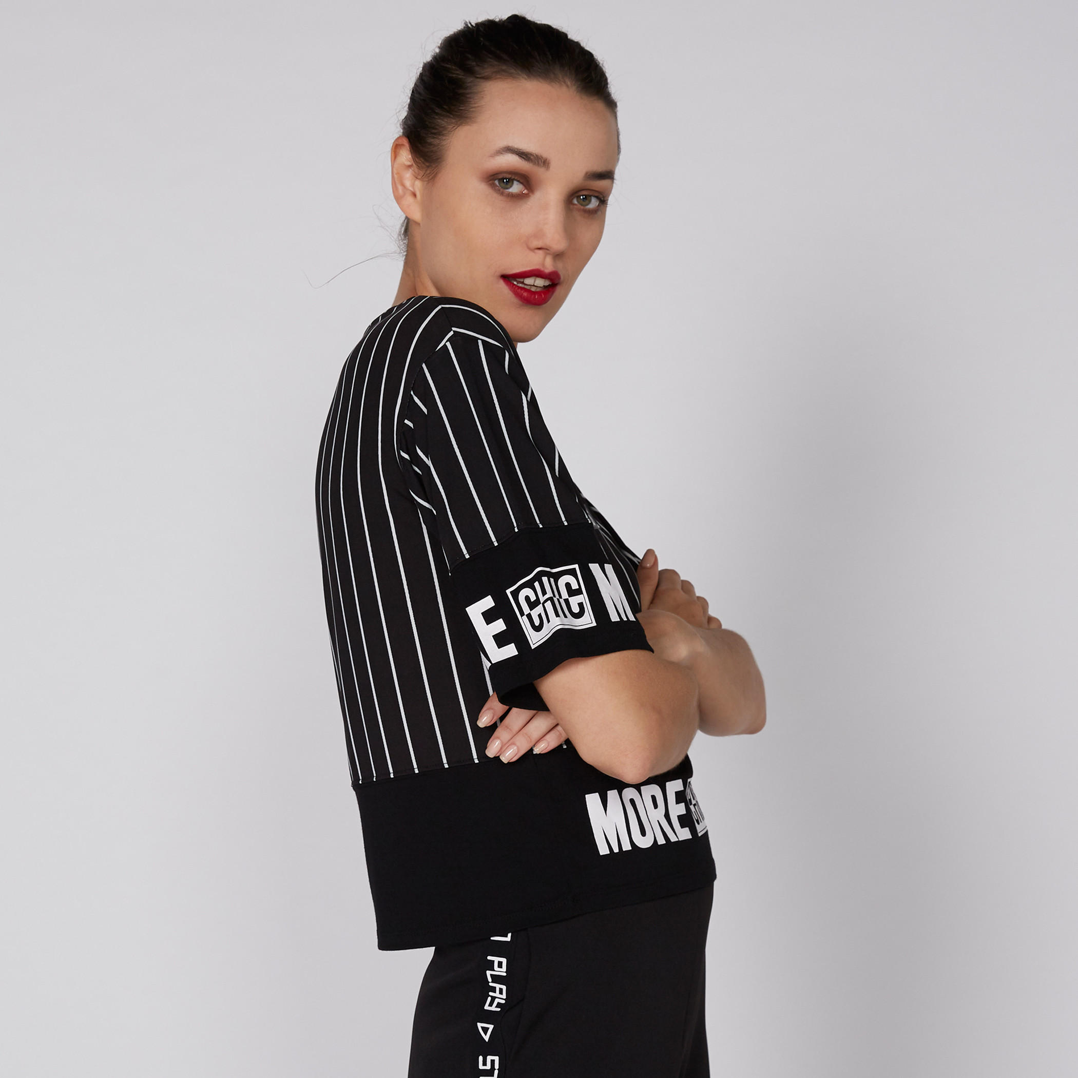 تيشيرت بياقة مستديرة وأكمام قصيرة وطبعات-women-clothing-tshirts-image-2