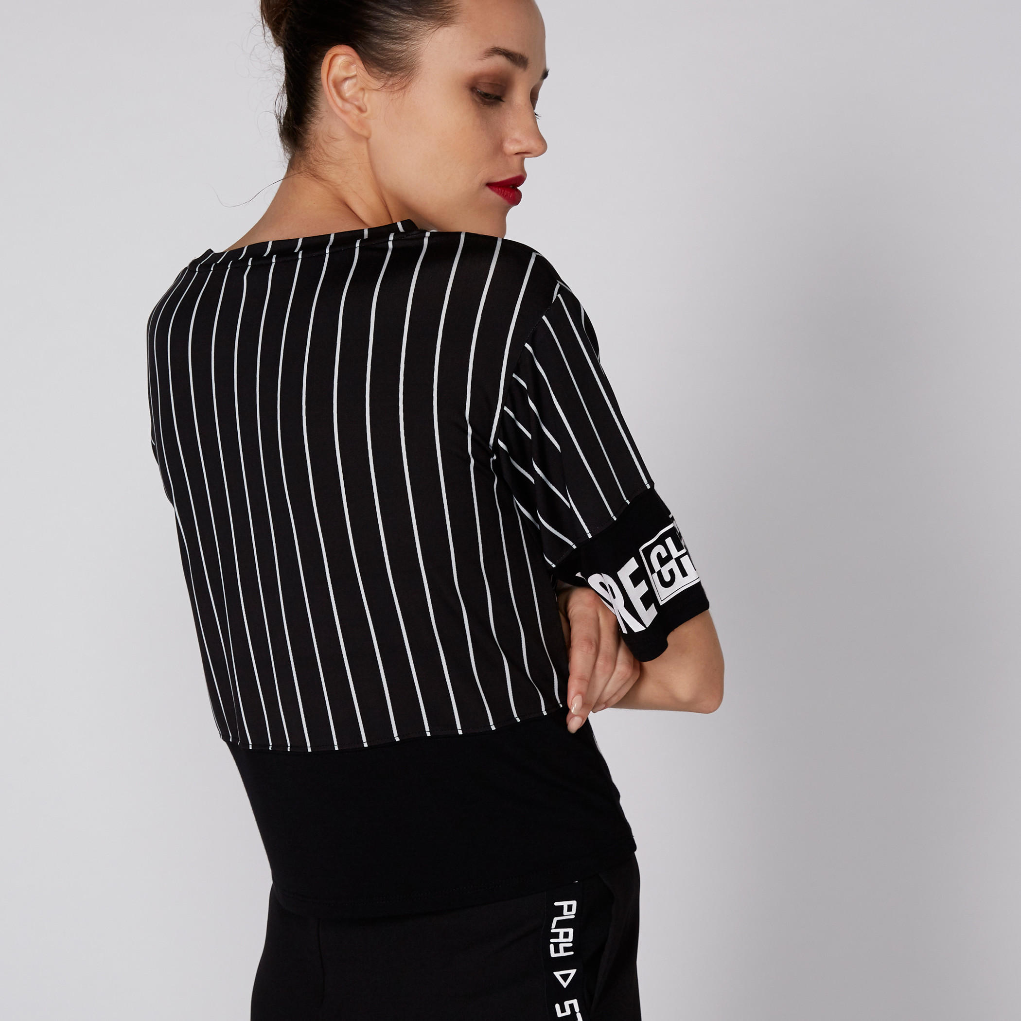 تيشيرت بياقة مستديرة وأكمام قصيرة وطبعات-women-clothing-tshirts-image-1