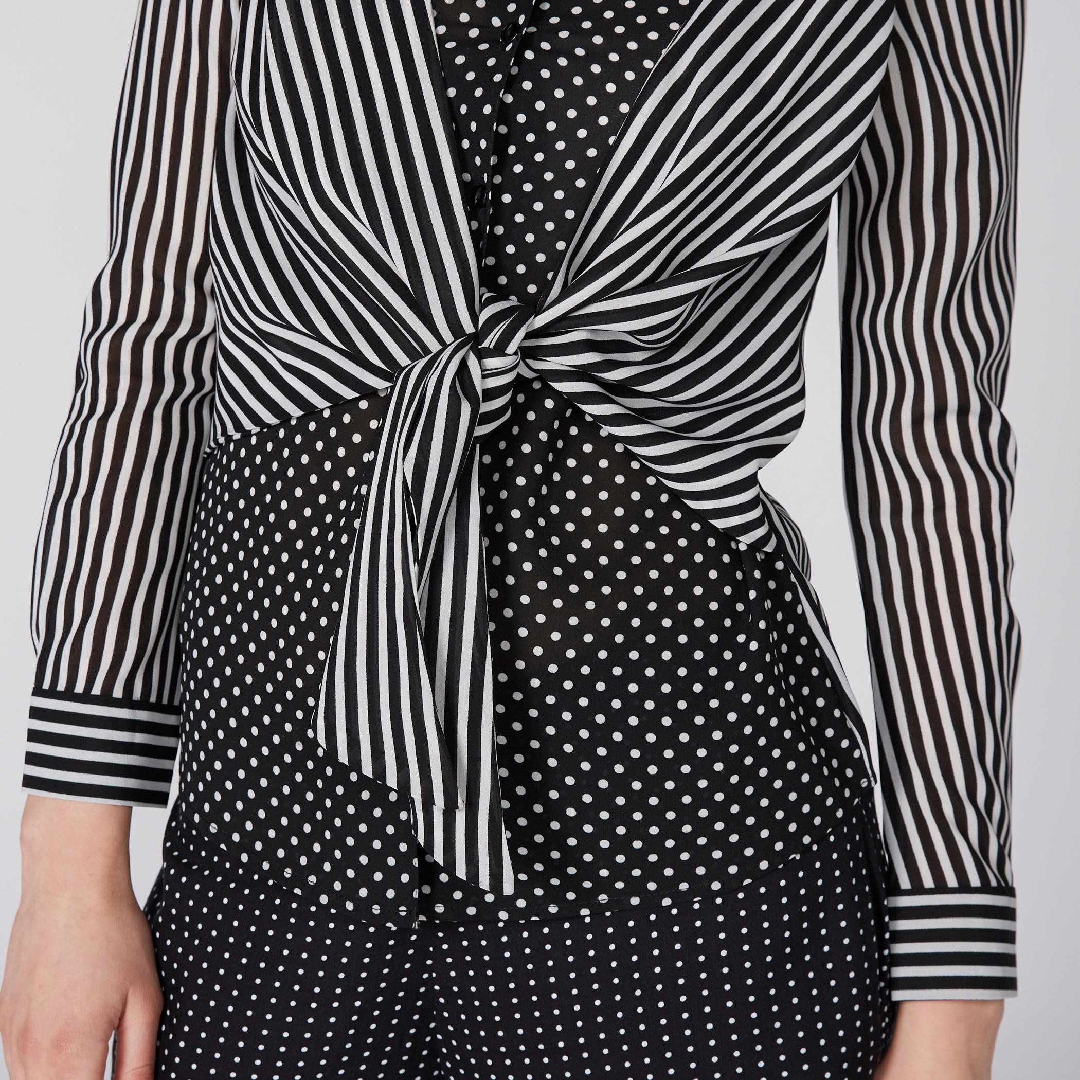 بلوزة منقطّة ومقلّمة بأكمام طويلة ورباط-women-clothing-shirtsandblouses-blouses-image-2