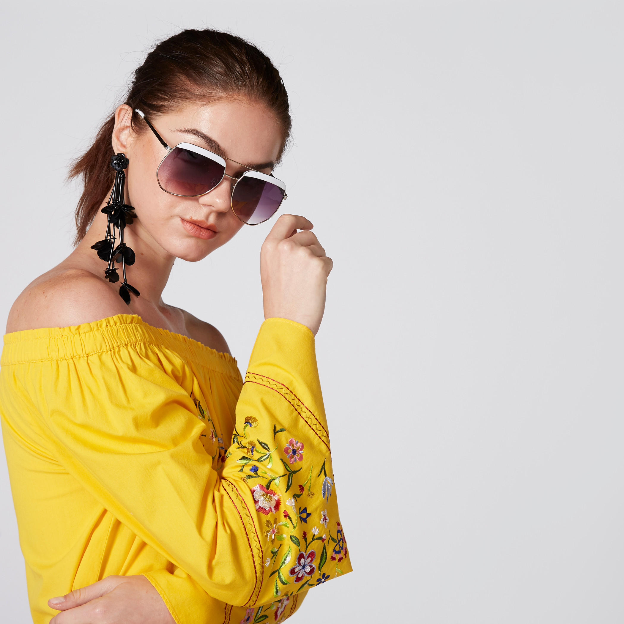 بلوزة طويلة ومطرّزة مكشوفة الأكتاف بأكمام طويلة-women-clothing-shirtsandblouses-blouses-image-1