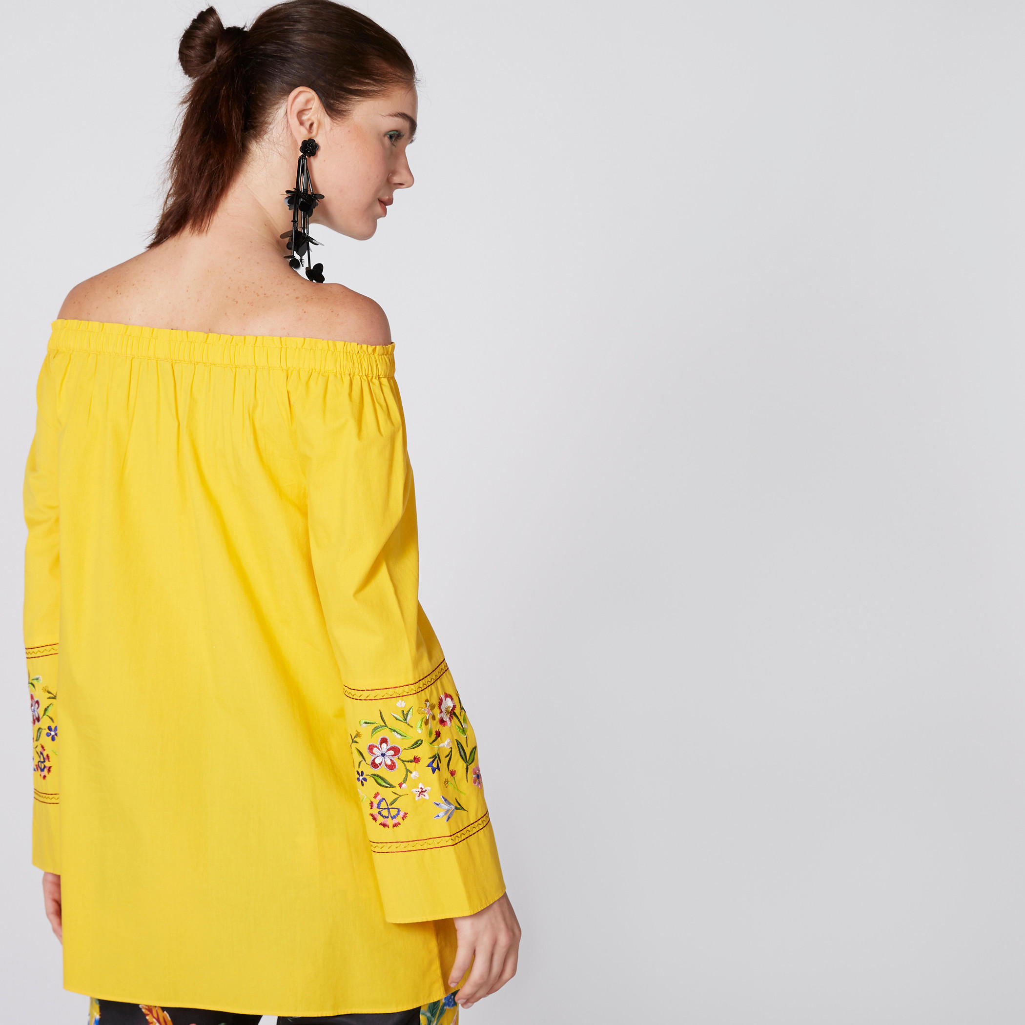 بلوزة طويلة ومطرّزة مكشوفة الأكتاف بأكمام طويلة-women-clothing-shirtsandblouses-blouses-image-3