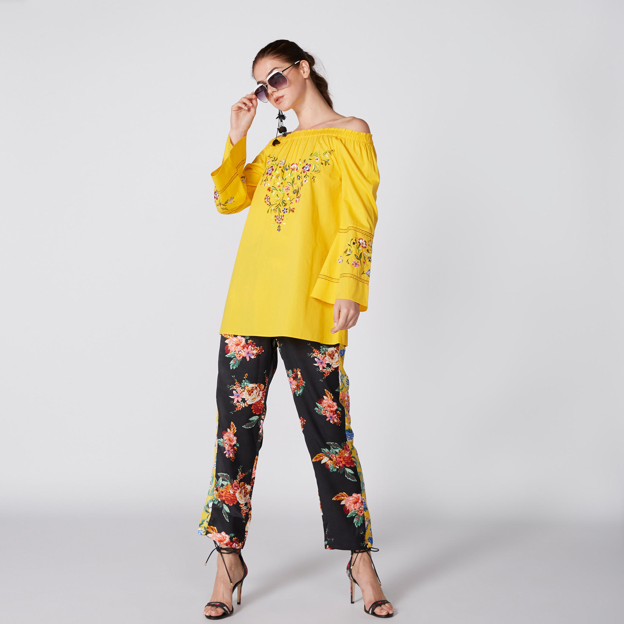 بلوزة طويلة ومطرّزة مكشوفة الأكتاف بأكمام طويلة-women-clothing-shirtsandblouses-blouses-image-4