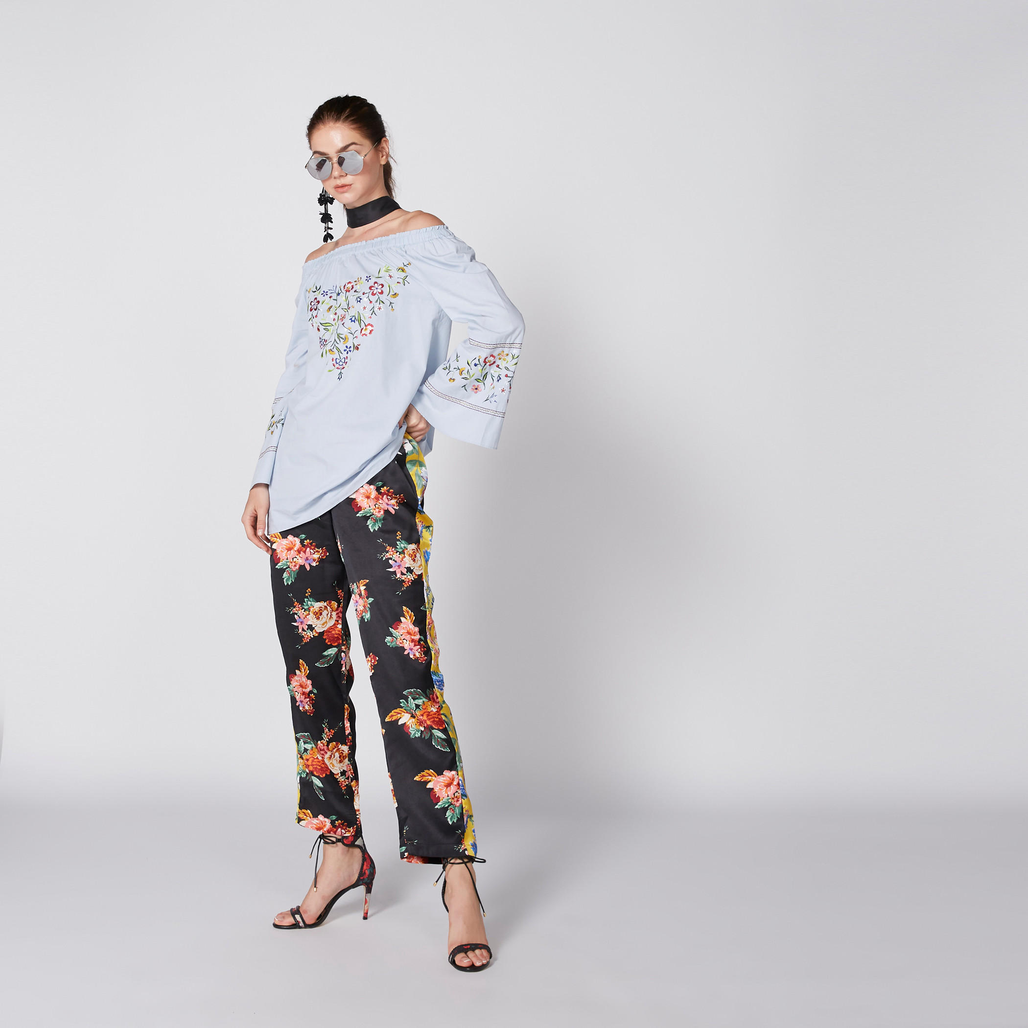 بلوزة مطرزة مكشوفة الكتفين بأكمام طويلة-women-clothing-shirtsandblouses-blouses-image-1