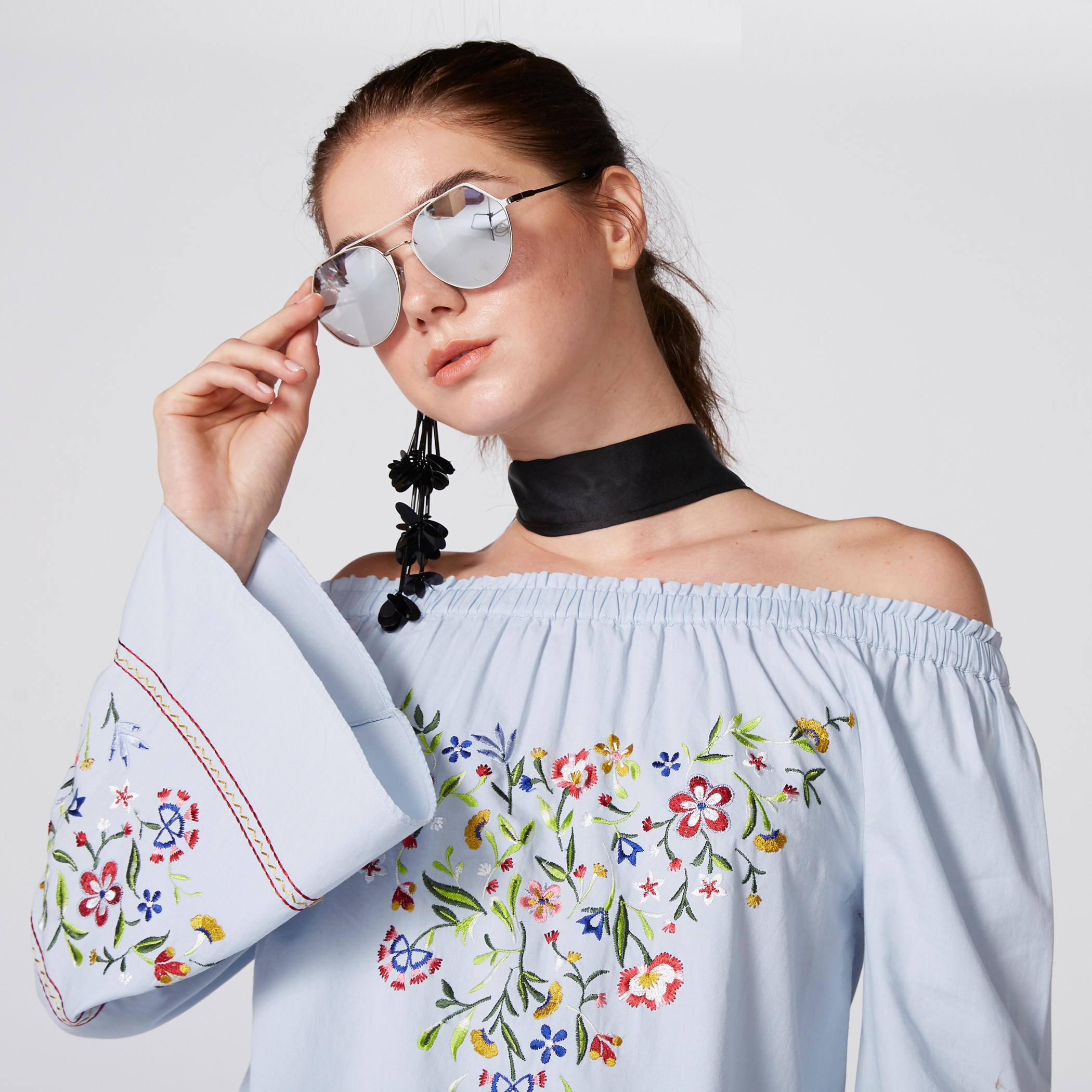 بلوزة مطرزة مكشوفة الكتفين بأكمام طويلة-women-clothing-shirtsandblouses-blouses-image-4