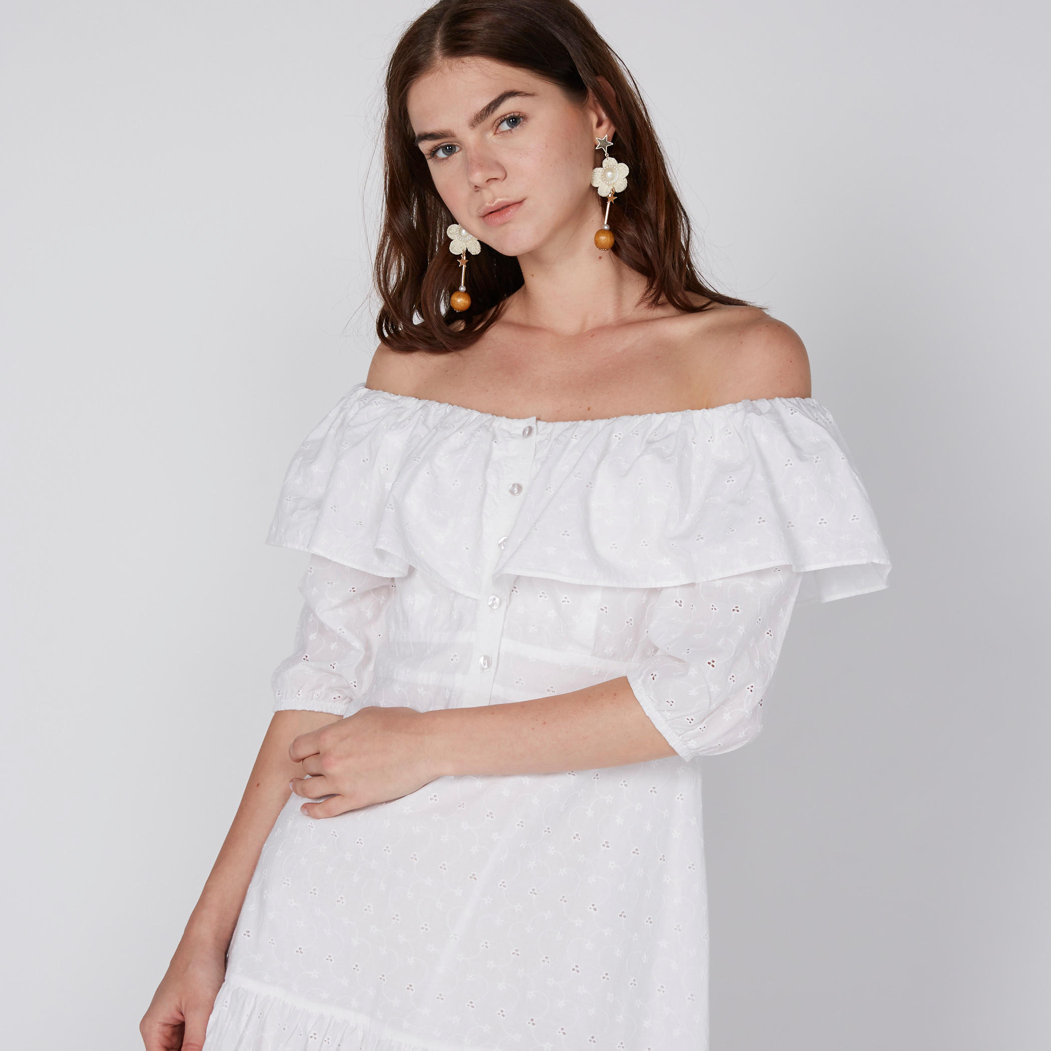 فستان ميدي مطرّز بأكتاف مكشوفة وتفاصيل شيفلي-women-clothing-dresses-image-1