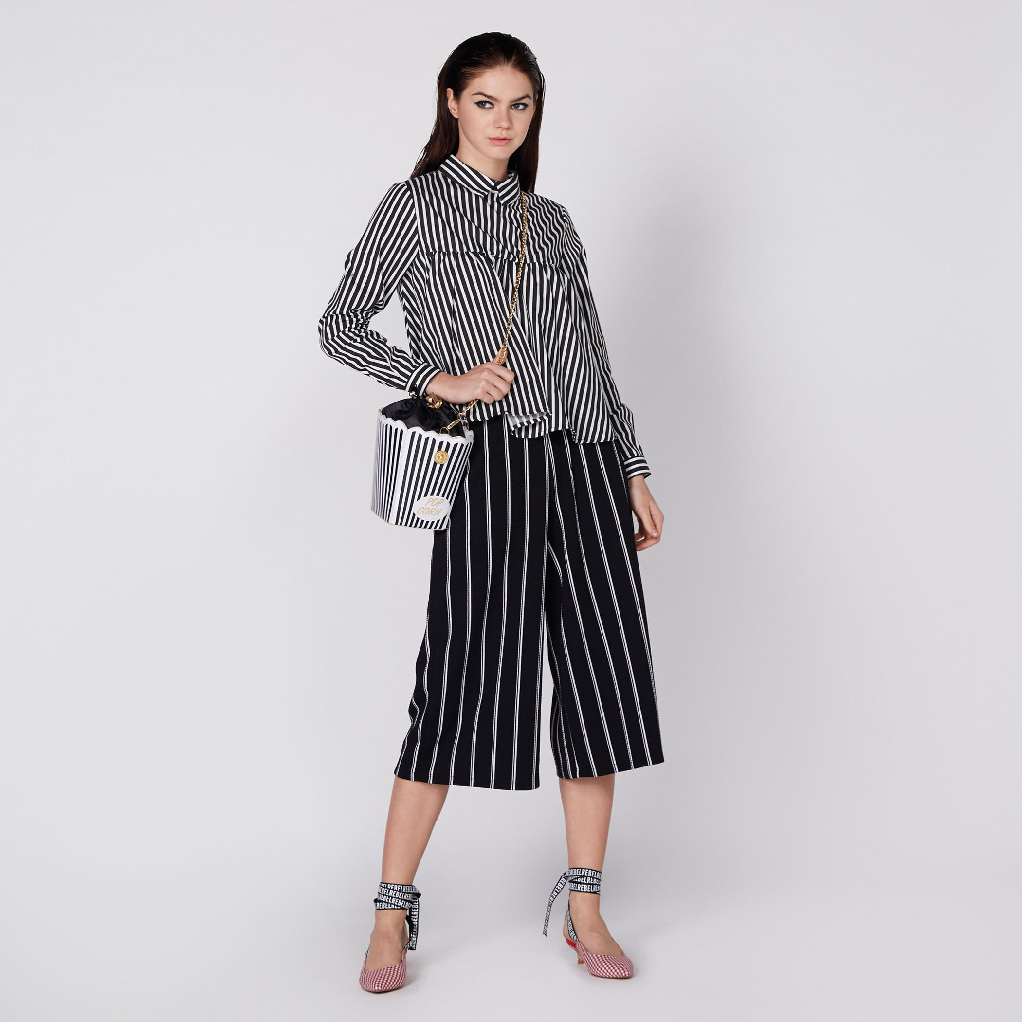 بنطال واسع الساقين مقلّم بخصر مطّاطي وجيوب-women-clothing-bottoms-trousers-image-1