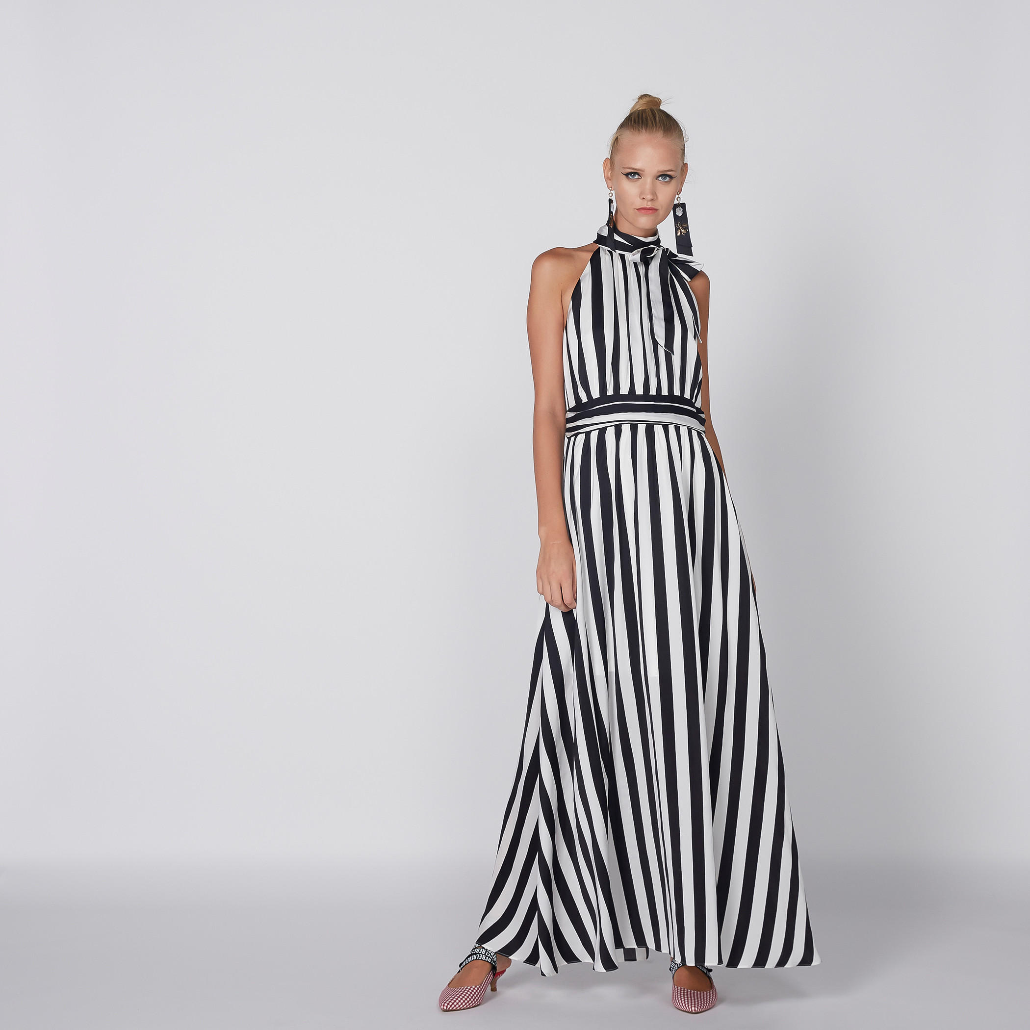 فستان طويل مقلّم بياقة هالتر ورباط-women-clothing-dresses-image-2