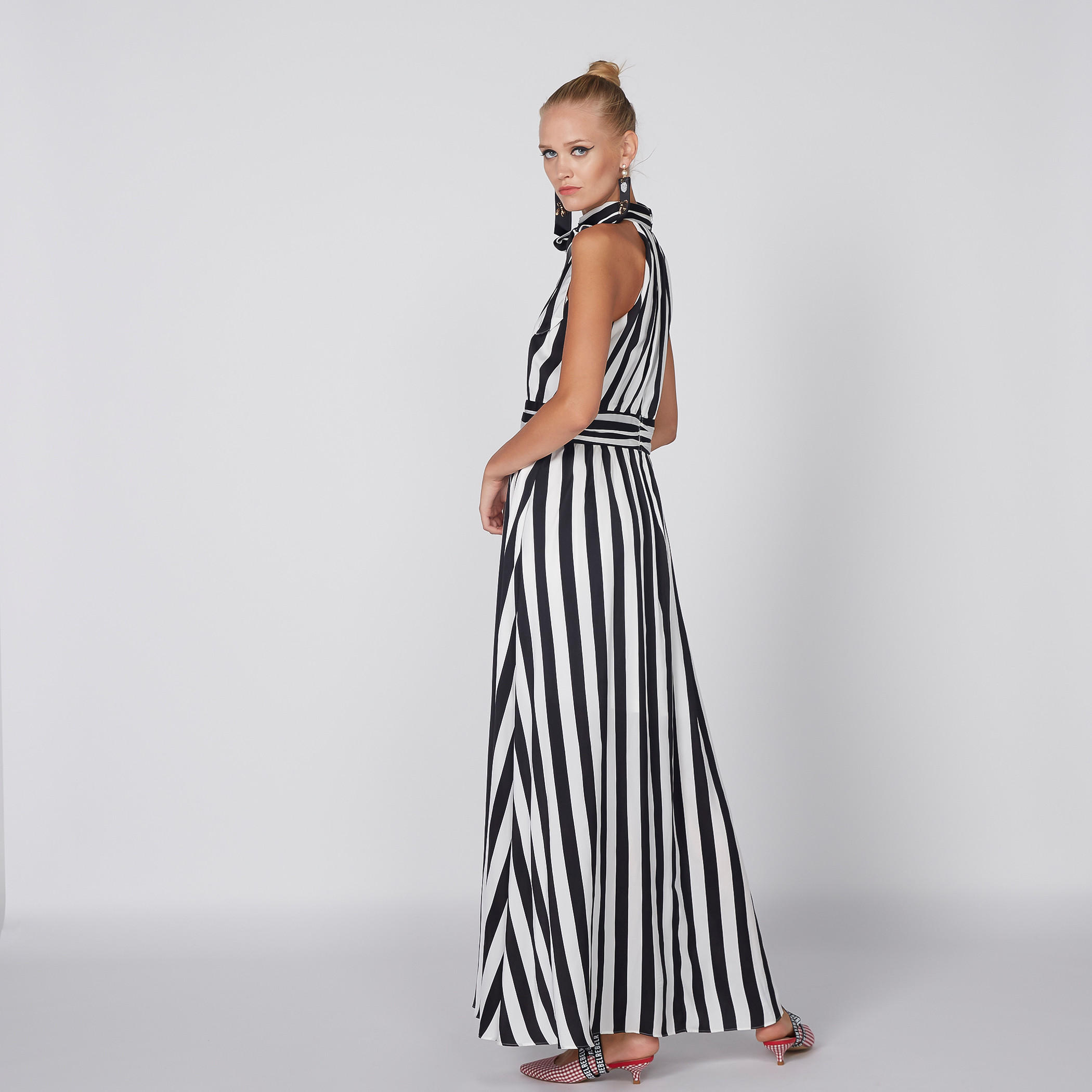 فستان طويل مقلّم بياقة هالتر ورباط-women-clothing-dresses-image-3