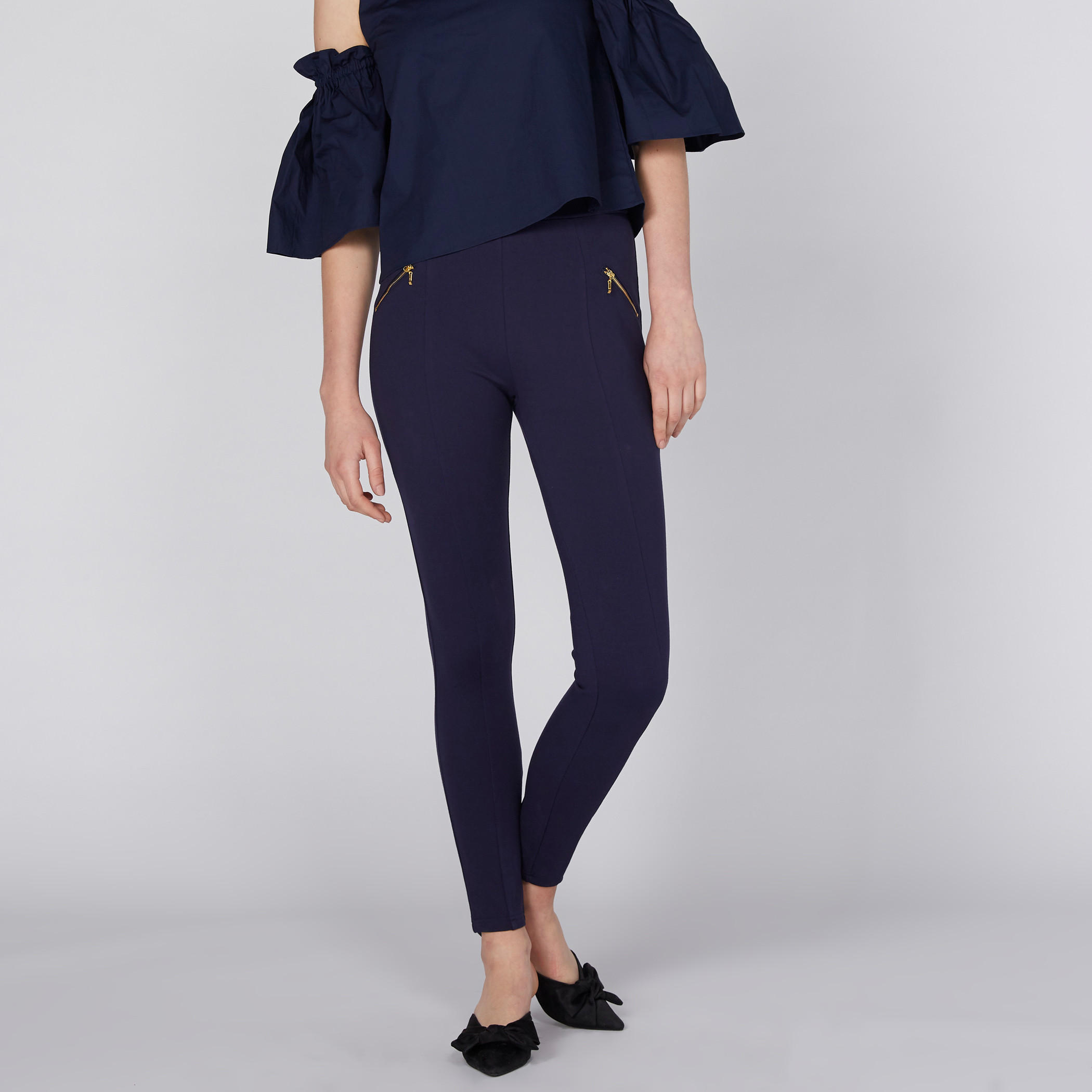 بنطال طويل بقصّة ضيّقة وخصر مطّاطي-women-clothing-bottoms-leggings-image-1