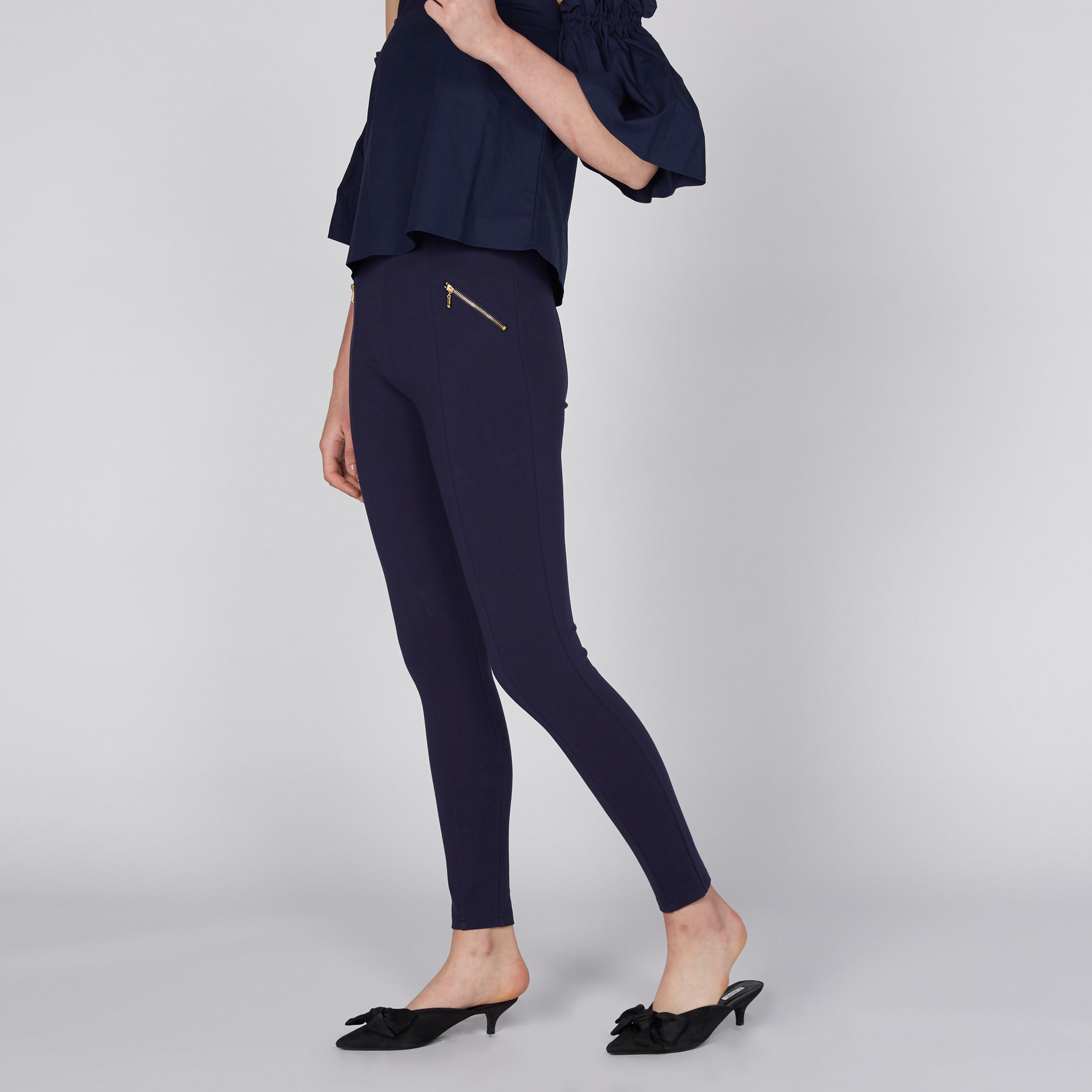 بنطال طويل بقصّة ضيّقة وخصر مطّاطي-women-clothing-bottoms-leggings-image-4
