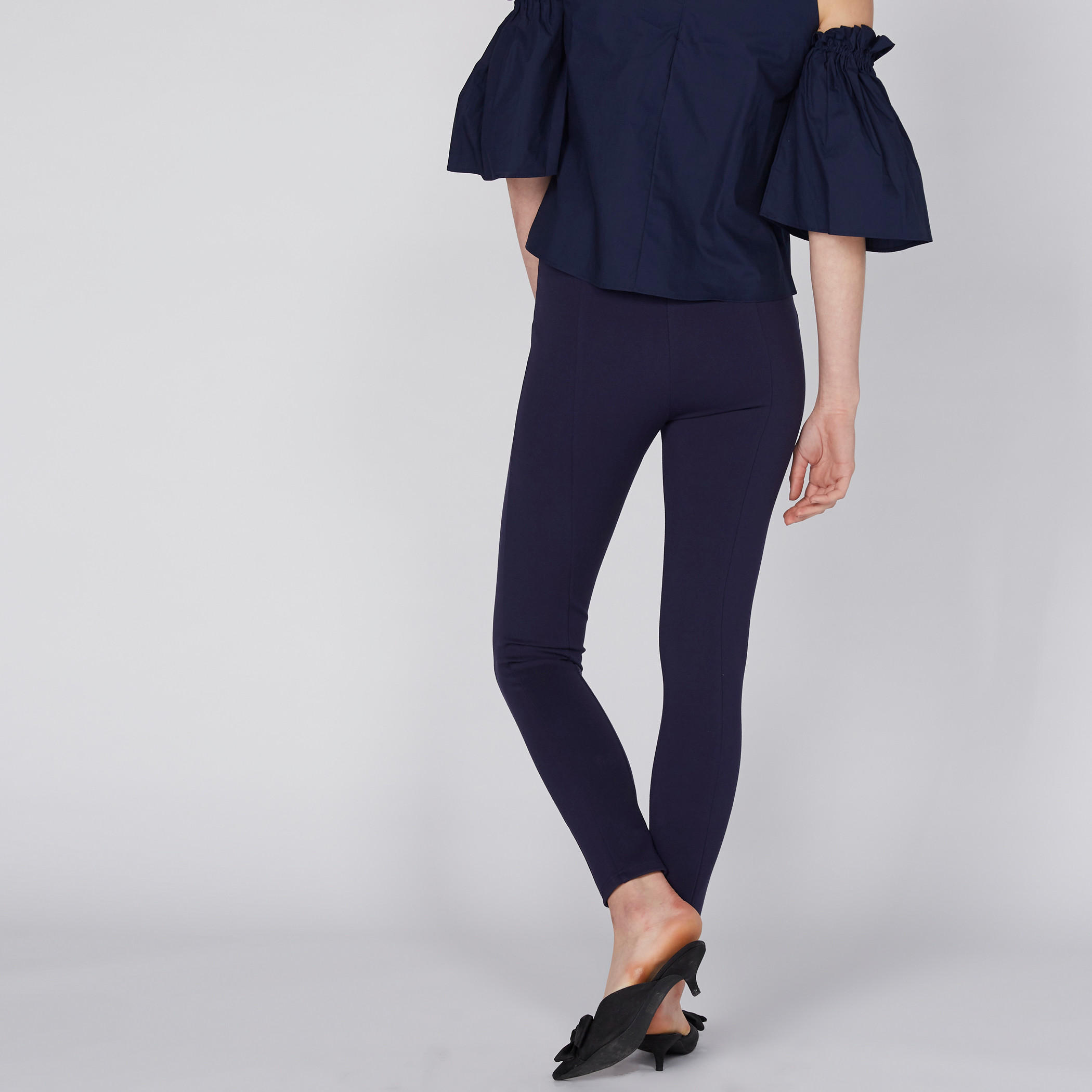 بنطال طويل بقصّة ضيّقة وخصر مطّاطي-women-clothing-bottoms-leggings-image-5