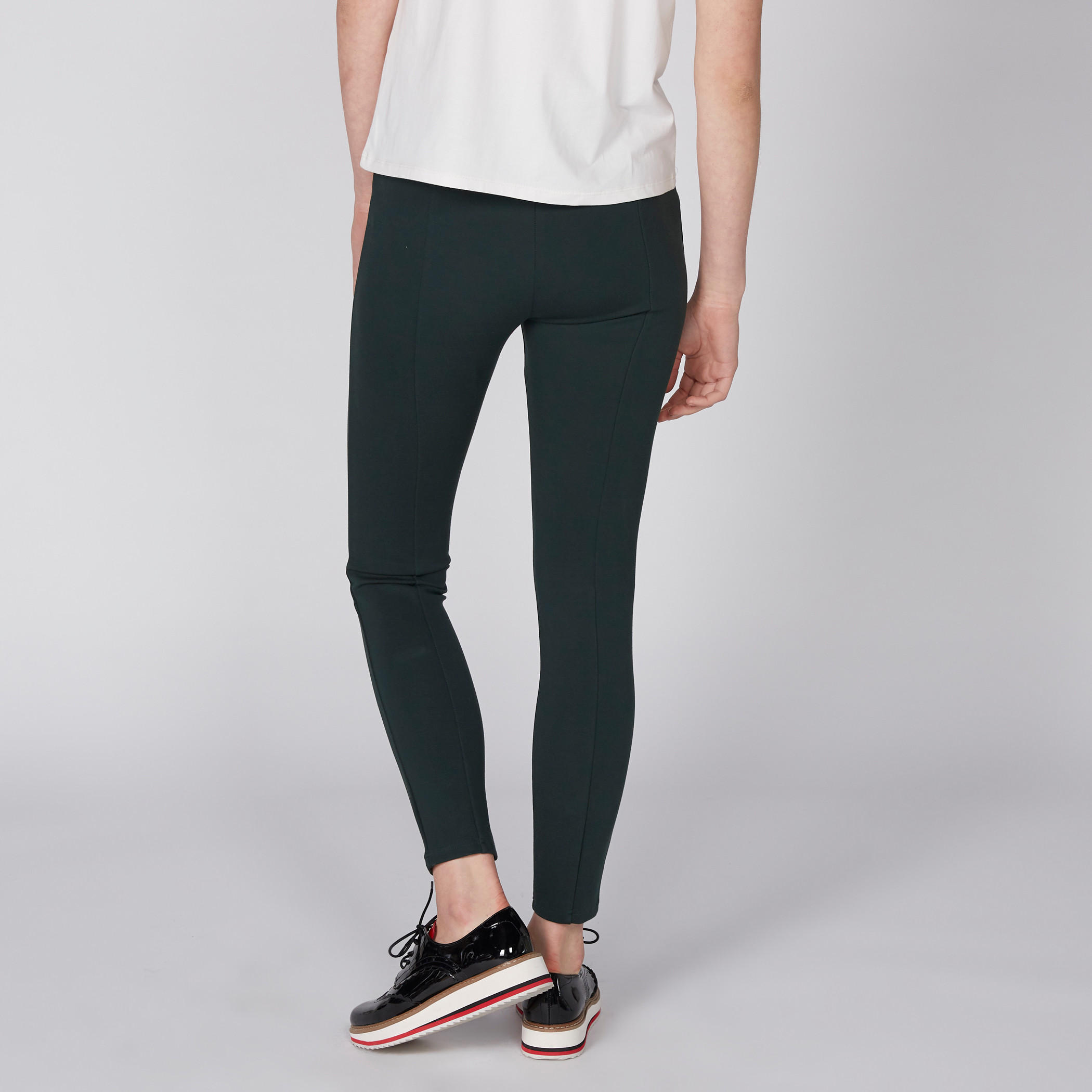 بنطال طويل بقصّة ضيّقة وخصر مطّاطي وجيوب-women-clothing-bottoms-leggings-image-5