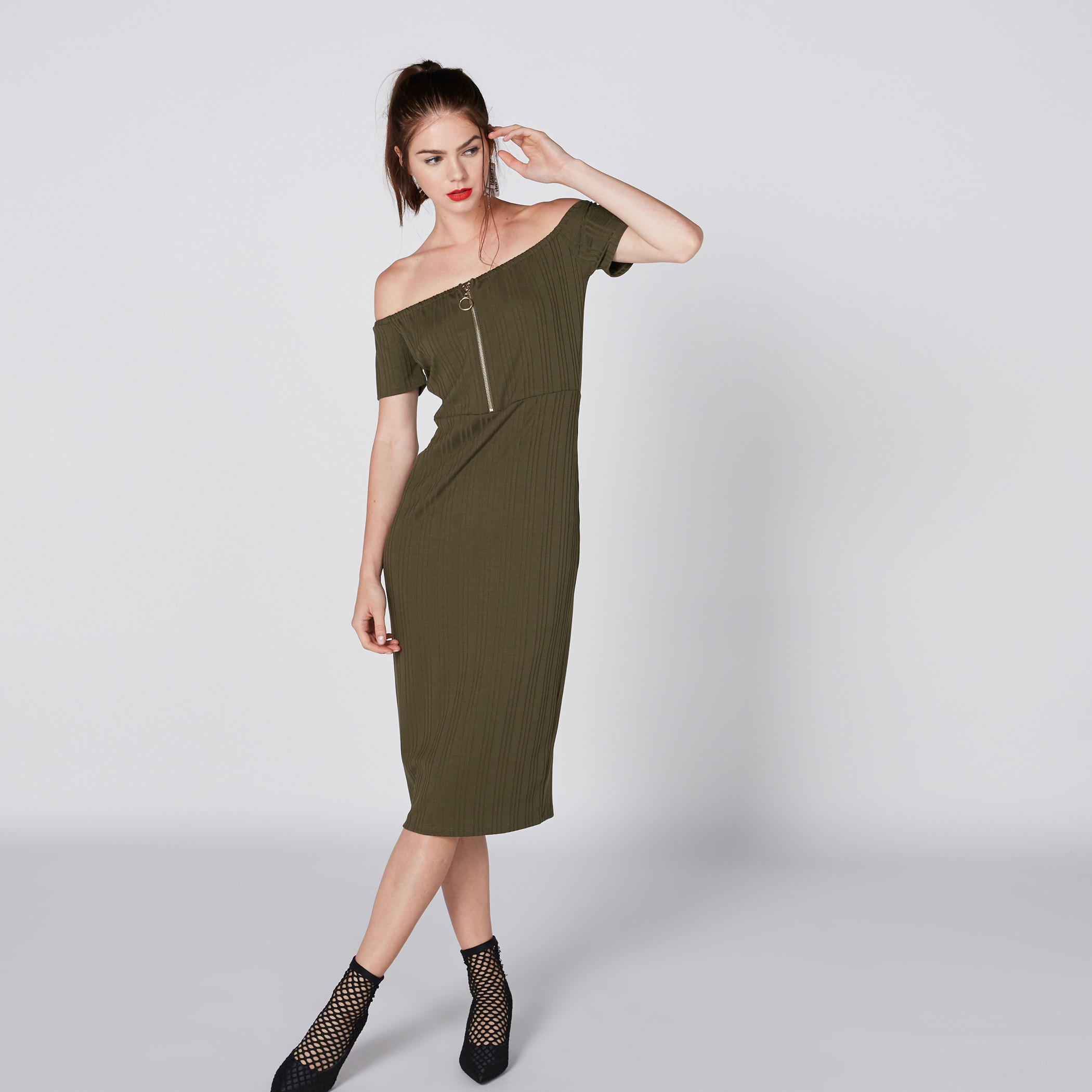 فستان مضلّع متوسط الطول بأكتاف مكشوفة وسحّاب إغلاق-women-clothing-dresses-image-1