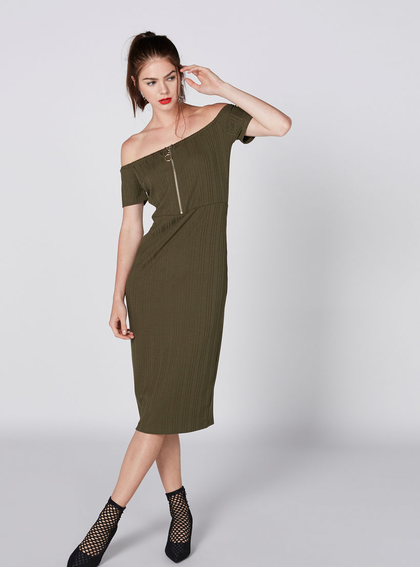فستان مضلّع متوسط الطول بأكتاف مكشوفة وسحّاب إغلاق-women-clothing-dresses-image-1