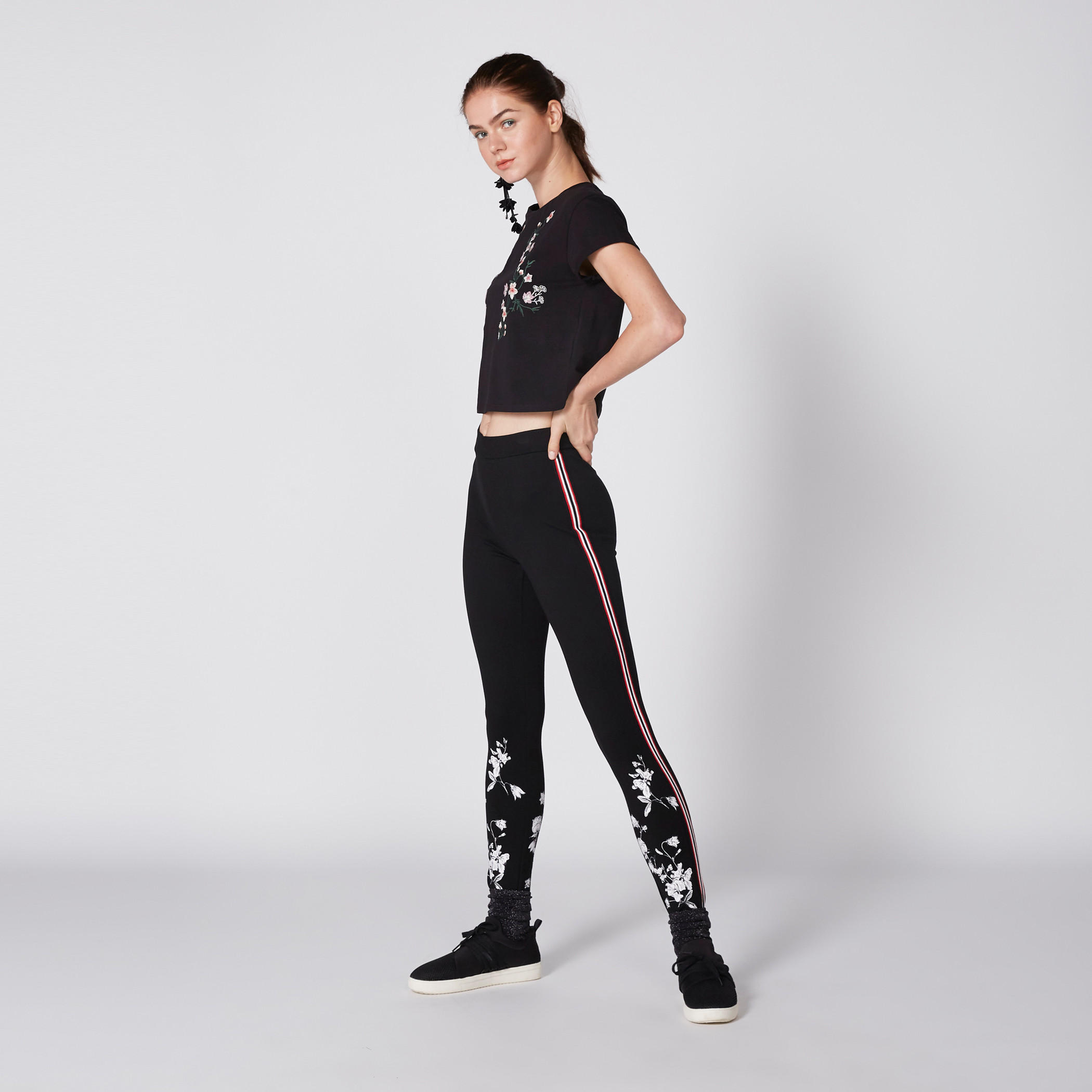 بنطال ليقنز طويل بطبعات-women-clothing-bottoms-leggings-image-2