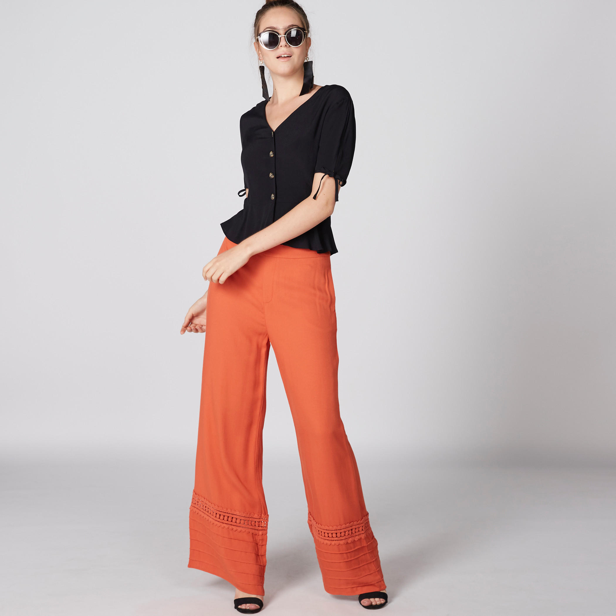 بنطال بالازو طويل بخصر مطّاطي وتفاصيل دانتيل-women-clothing-bottoms-trousers-image-1