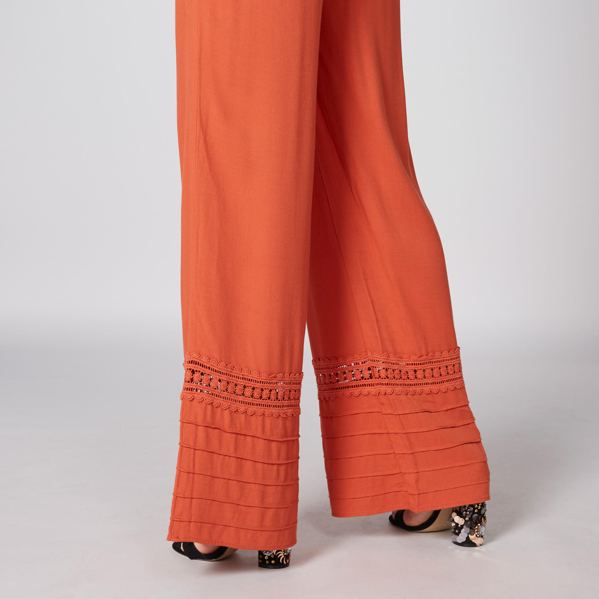بنطال بالازو طويل بخصر مطّاطي وتفاصيل دانتيل-women-clothing-bottoms-trousers-image-4