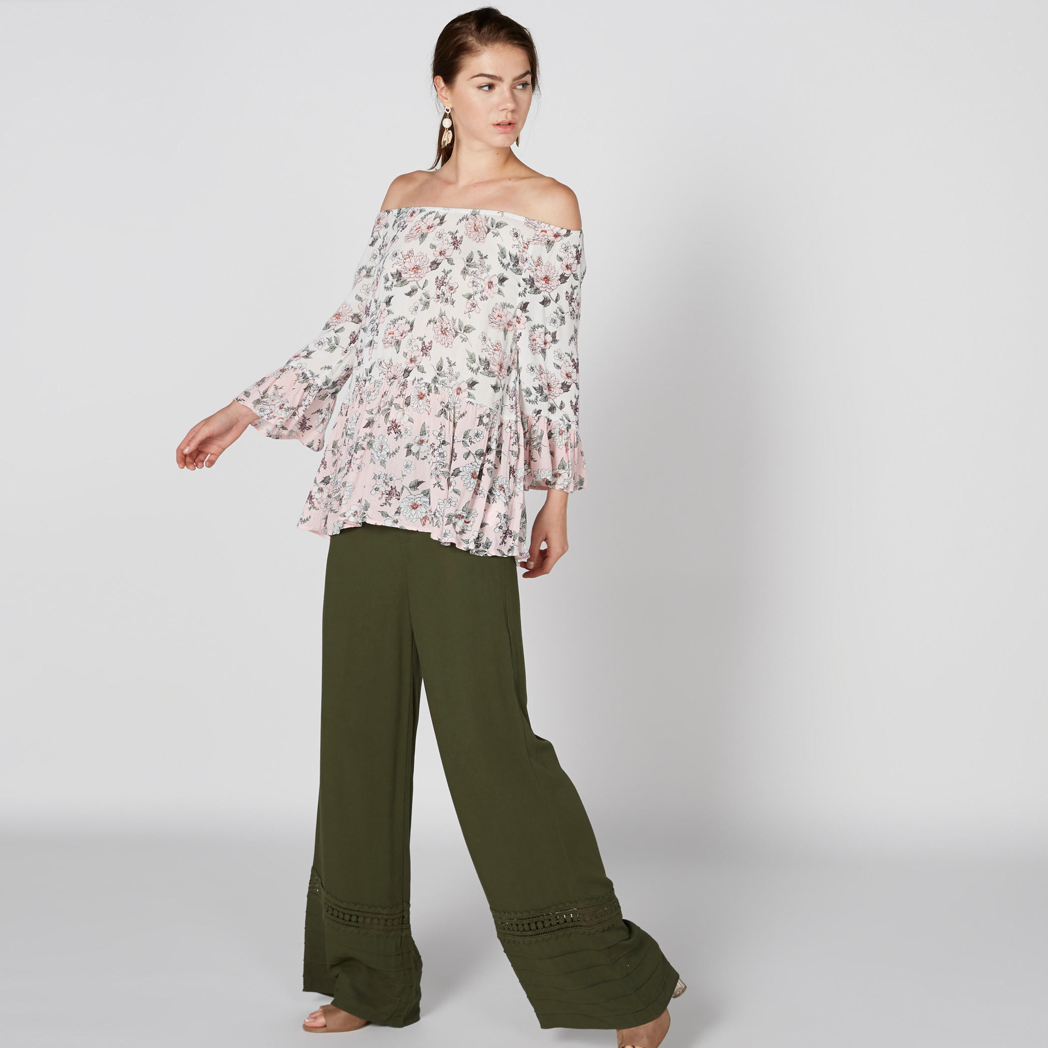 بنطال بالازو طويل بخصر مطّاطي وتفاصيل دانتيل-women-clothing-bottoms-trousers-image-1