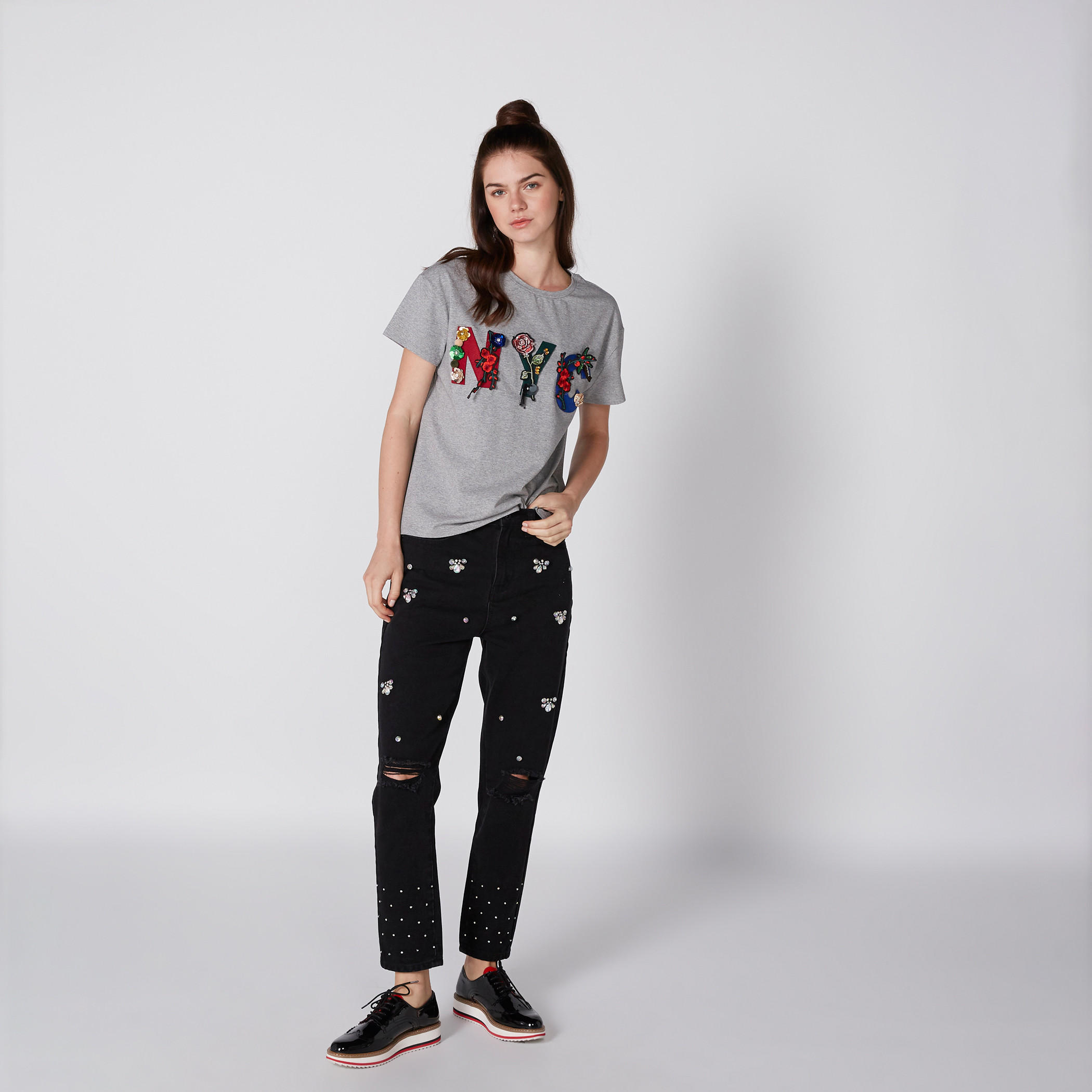بلوزة مطرزة بياقة مستديرة وأكمام قصيرة-women-clothing-tshirts-image-3