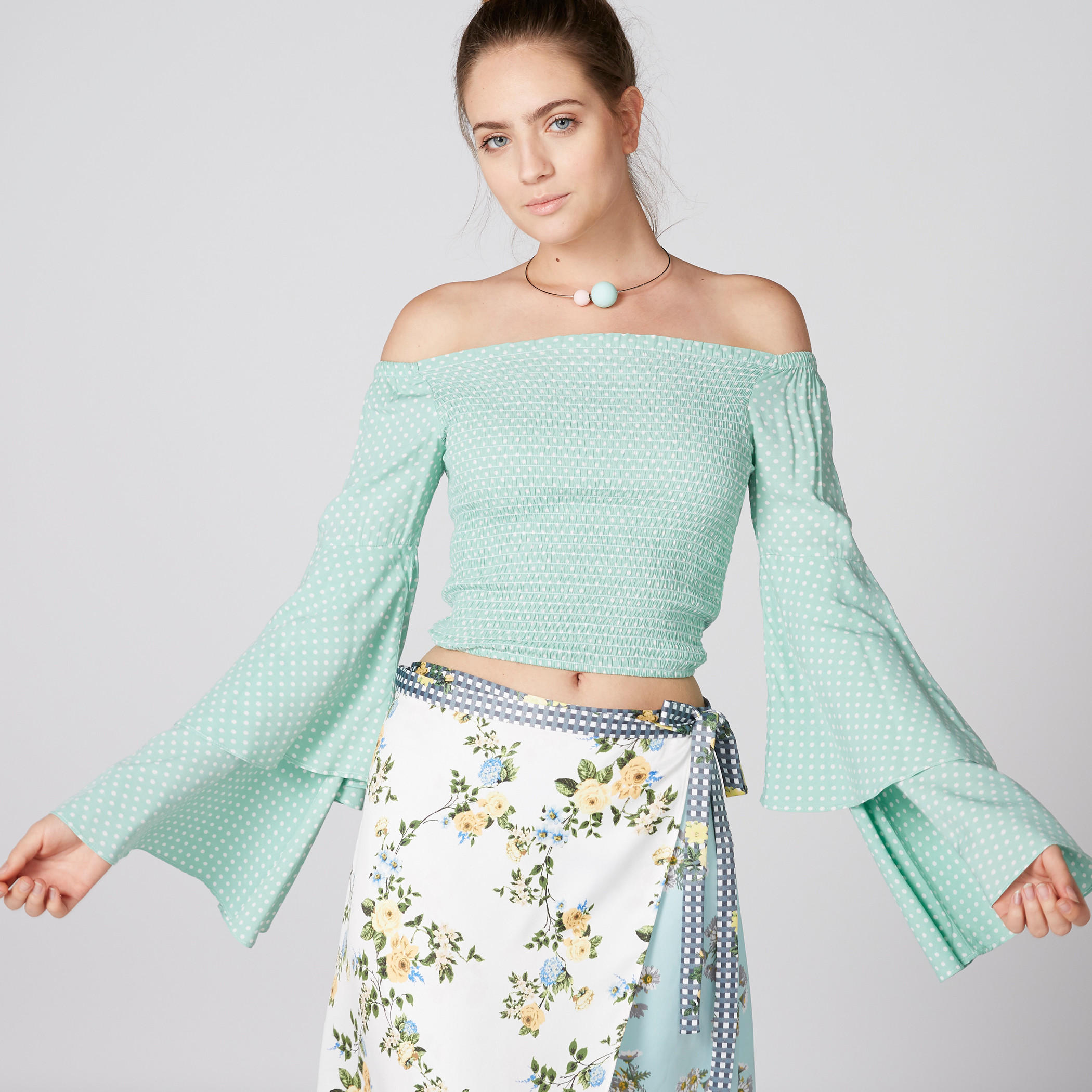 بلوزة مكشوفة الأكتاف بأكمام واسعة وطبعات-women-clothing-shirtsandblouses-blouses-image-1