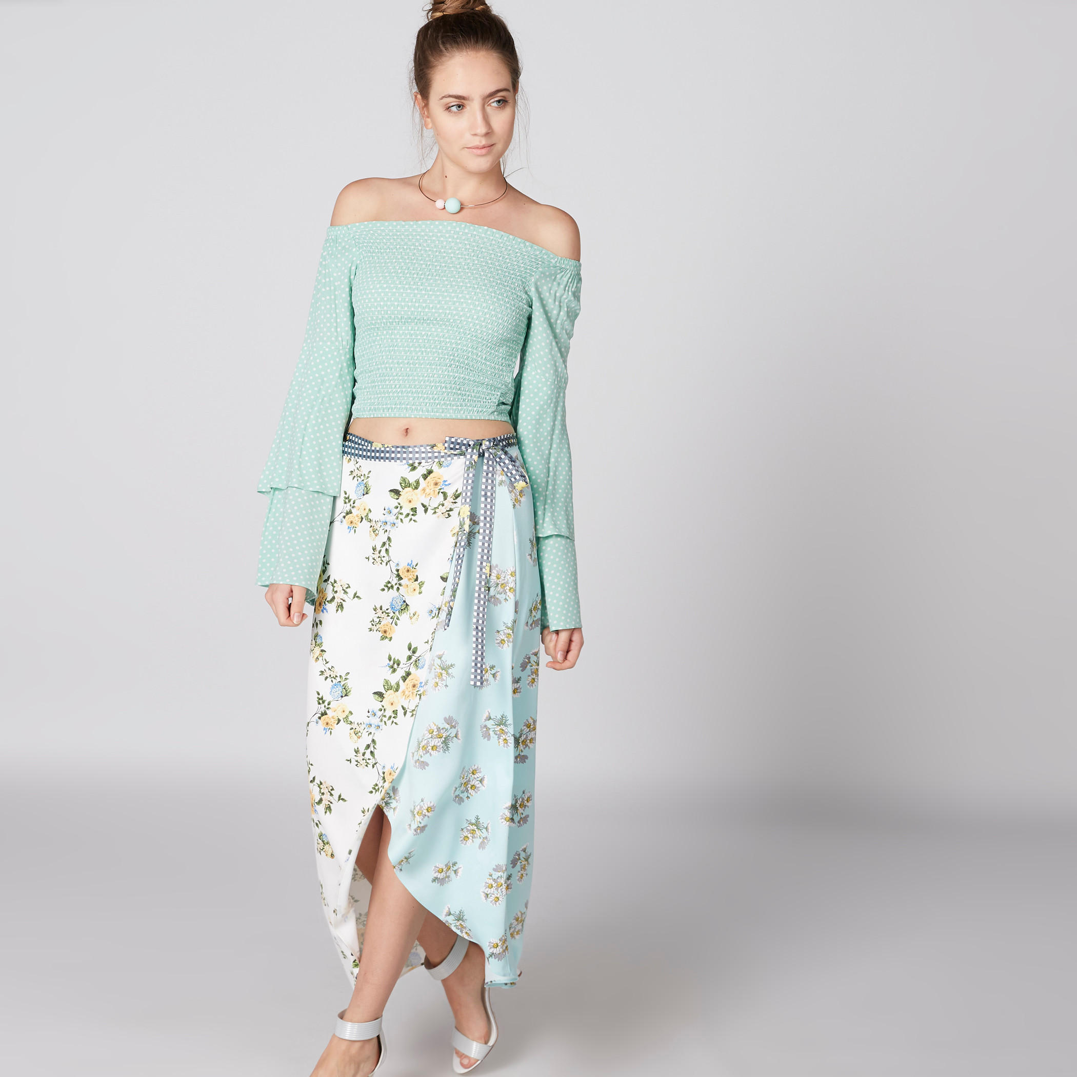 بلوزة مكشوفة الأكتاف بأكمام واسعة وطبعات-women-clothing-shirtsandblouses-blouses-image-3