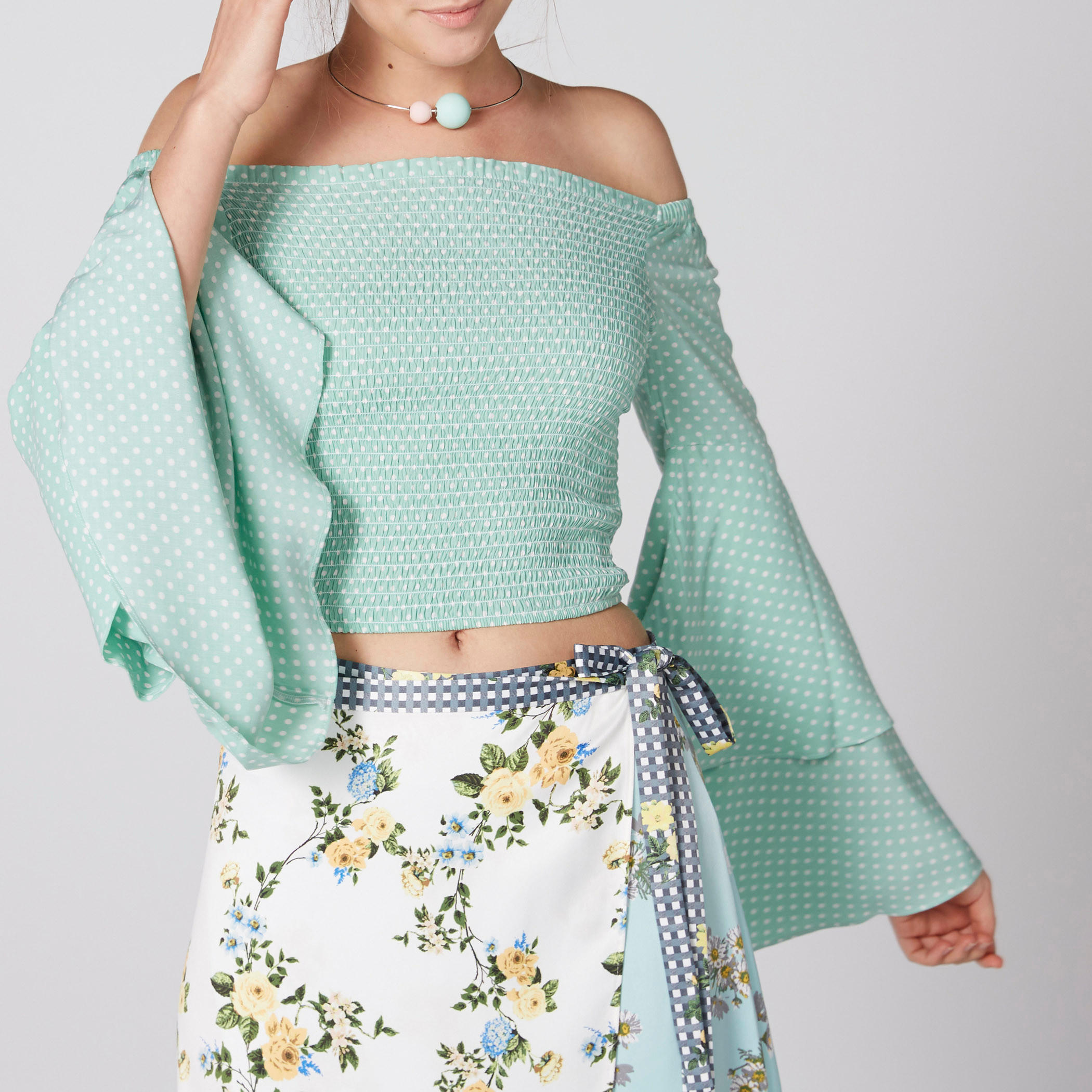 بلوزة مكشوفة الأكتاف بأكمام واسعة وطبعات-women-clothing-shirtsandblouses-blouses-image-4