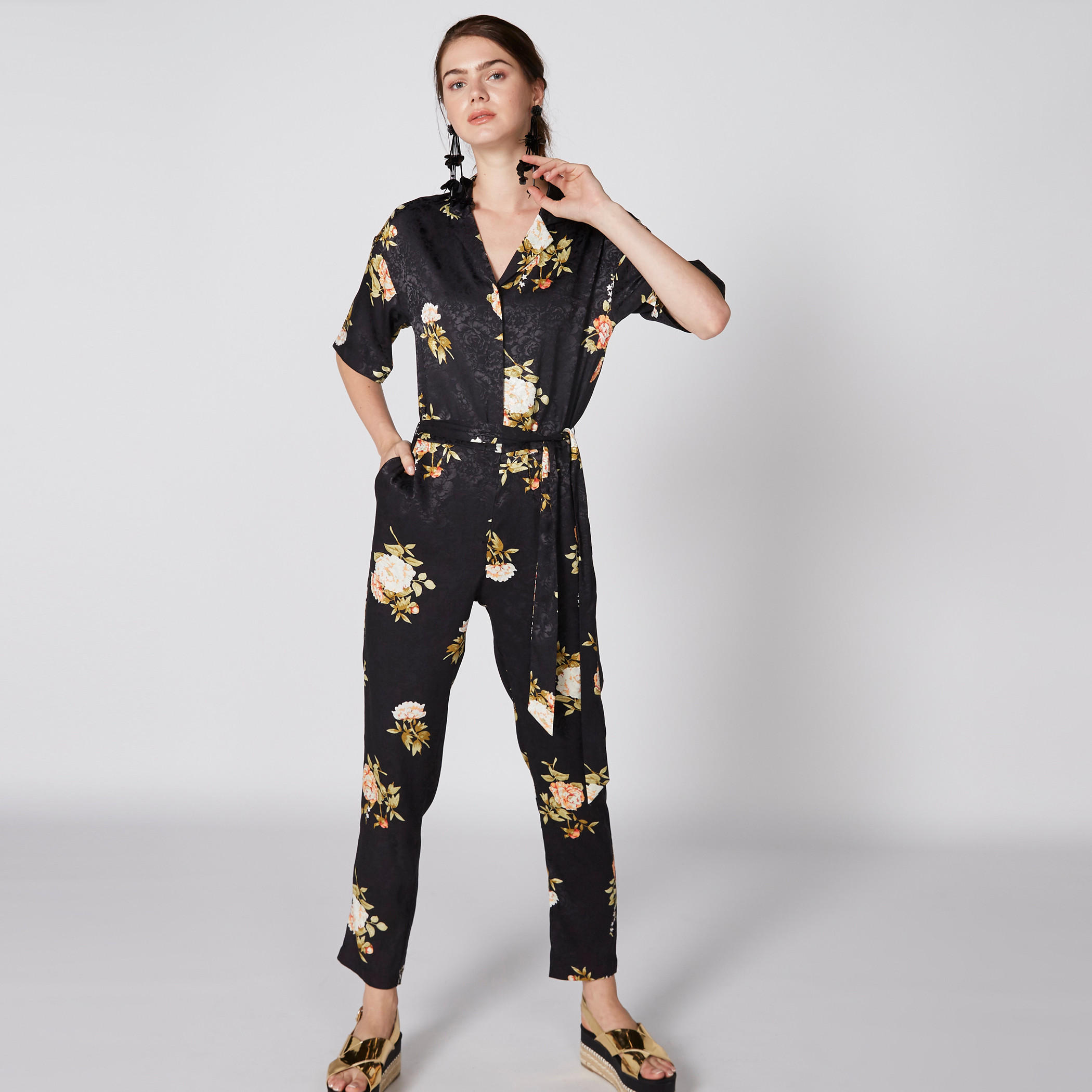 أفرول بطبعات وأكمام قصيرة وجيوب-women-clothing-jumpsuits-image-1