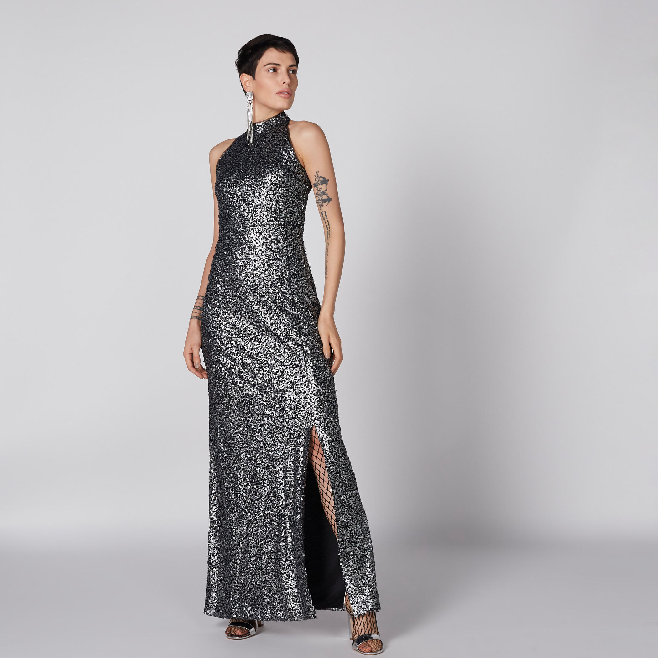 فستان طويل دون أكمام بياقة عالية وتفاصيل ترتر-women-clothing-dresses-image-1