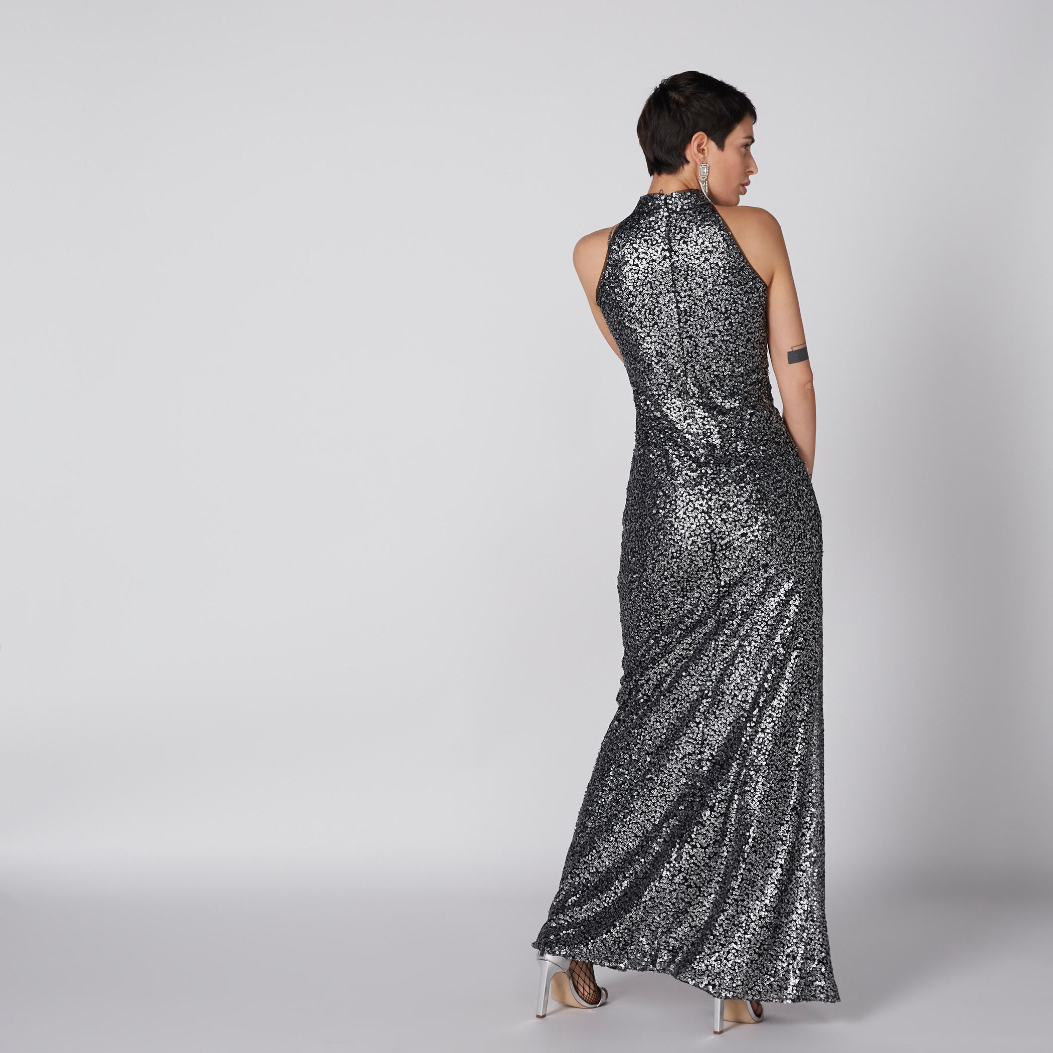 فستان طويل دون أكمام بياقة عالية وتفاصيل ترتر-women-clothing-dresses-image-3