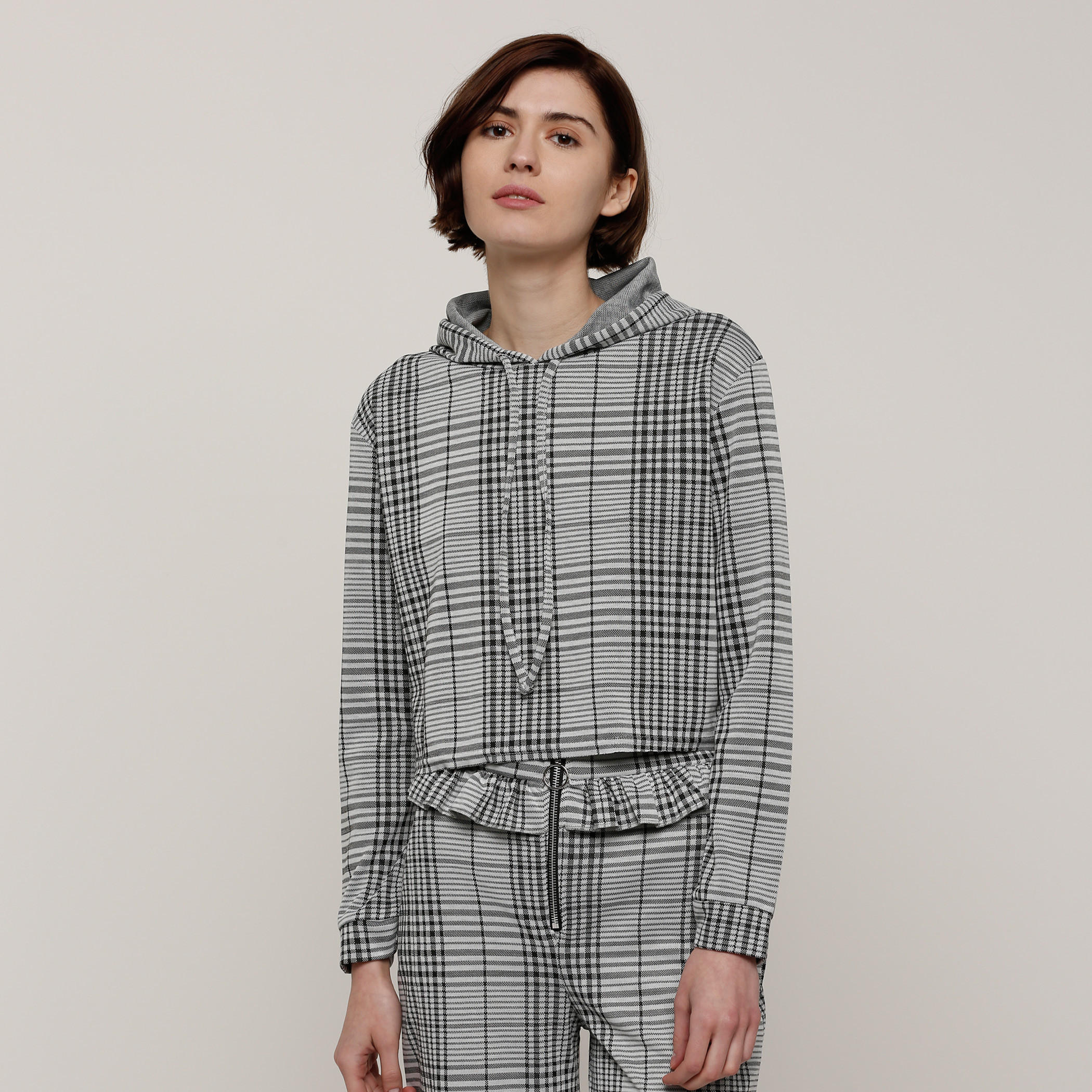 بلوزة كاروهات بأكمام طويلة وقبعة-women-winterwear-hoodiesandsweatshirts-hoodies-image-1