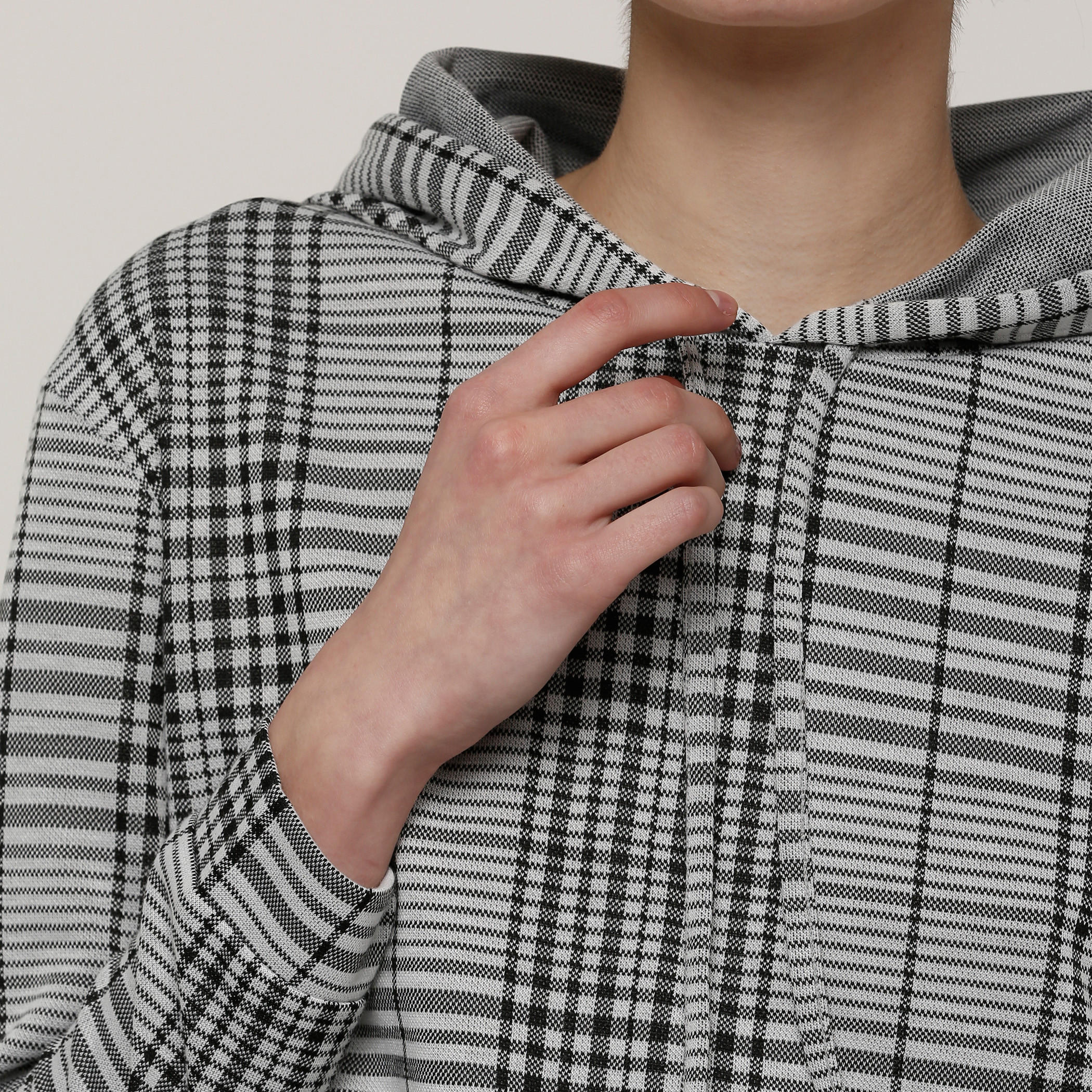 بلوزة كاروهات بأكمام طويلة وقبعة-women-winterwear-hoodiesandsweatshirts-hoodies-image-4