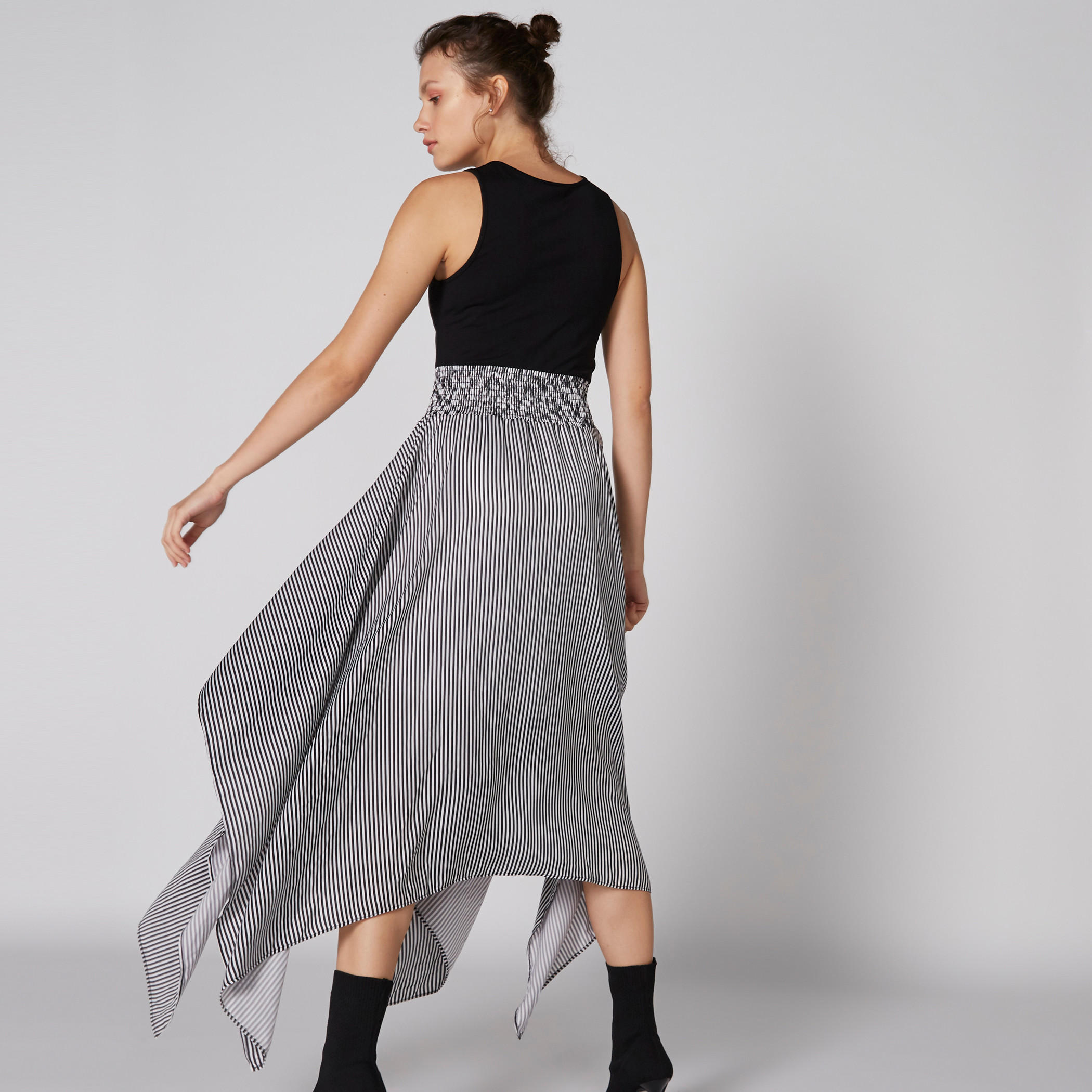 فستان ميدي مقلم دون أكمام بياقة مستديرة وحواف غير مستوية-women-clothing-dresses-image-2