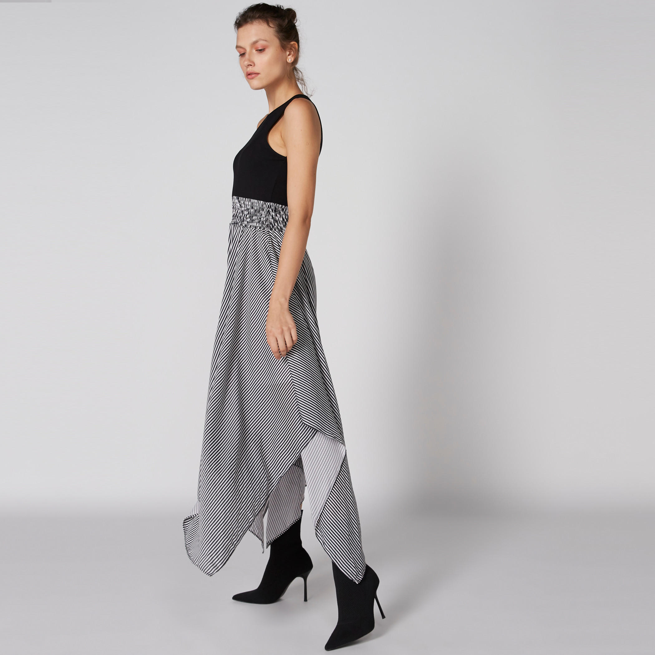 فستان ميدي مقلم دون أكمام بياقة مستديرة وحواف غير مستوية-women-clothing-dresses-image-5