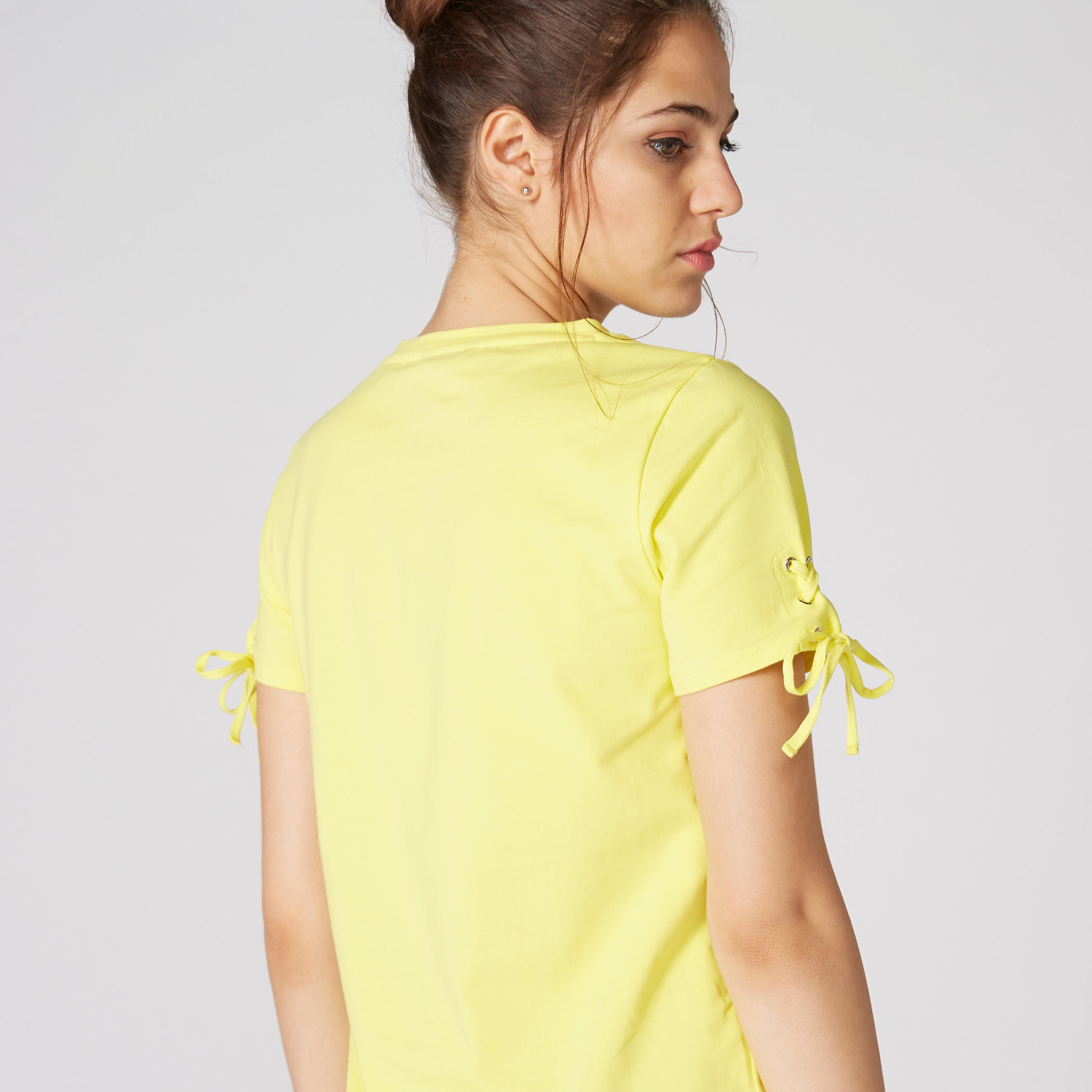 تيشيرت بياقة مستديرة وأكمام قصيرة برباط وطبعات-women-clothing-tshirts-image-2
