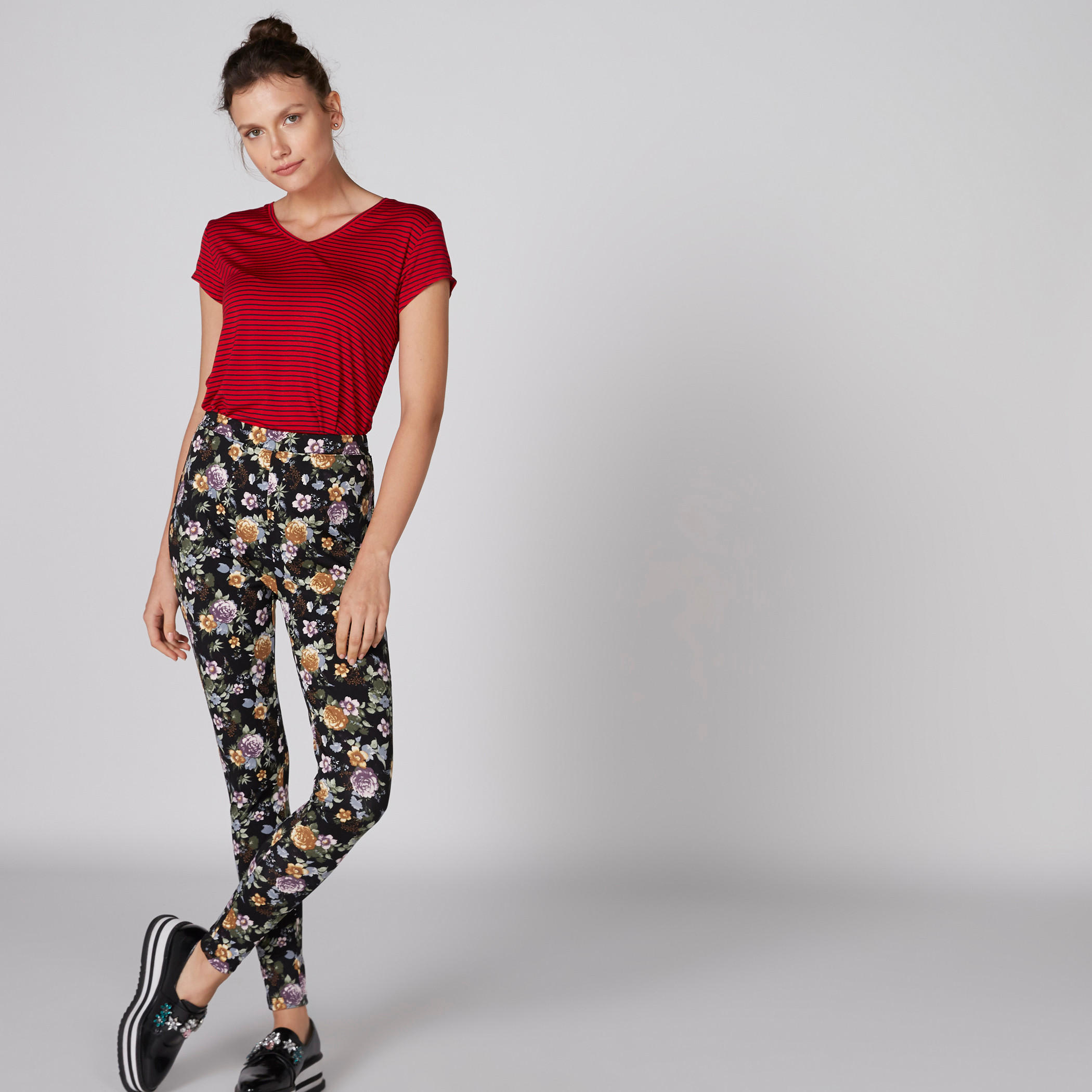 بنطال ليقنز طويل بخصر مطّاطي وطبعات-women-clothing-bottoms-leggings-image-1