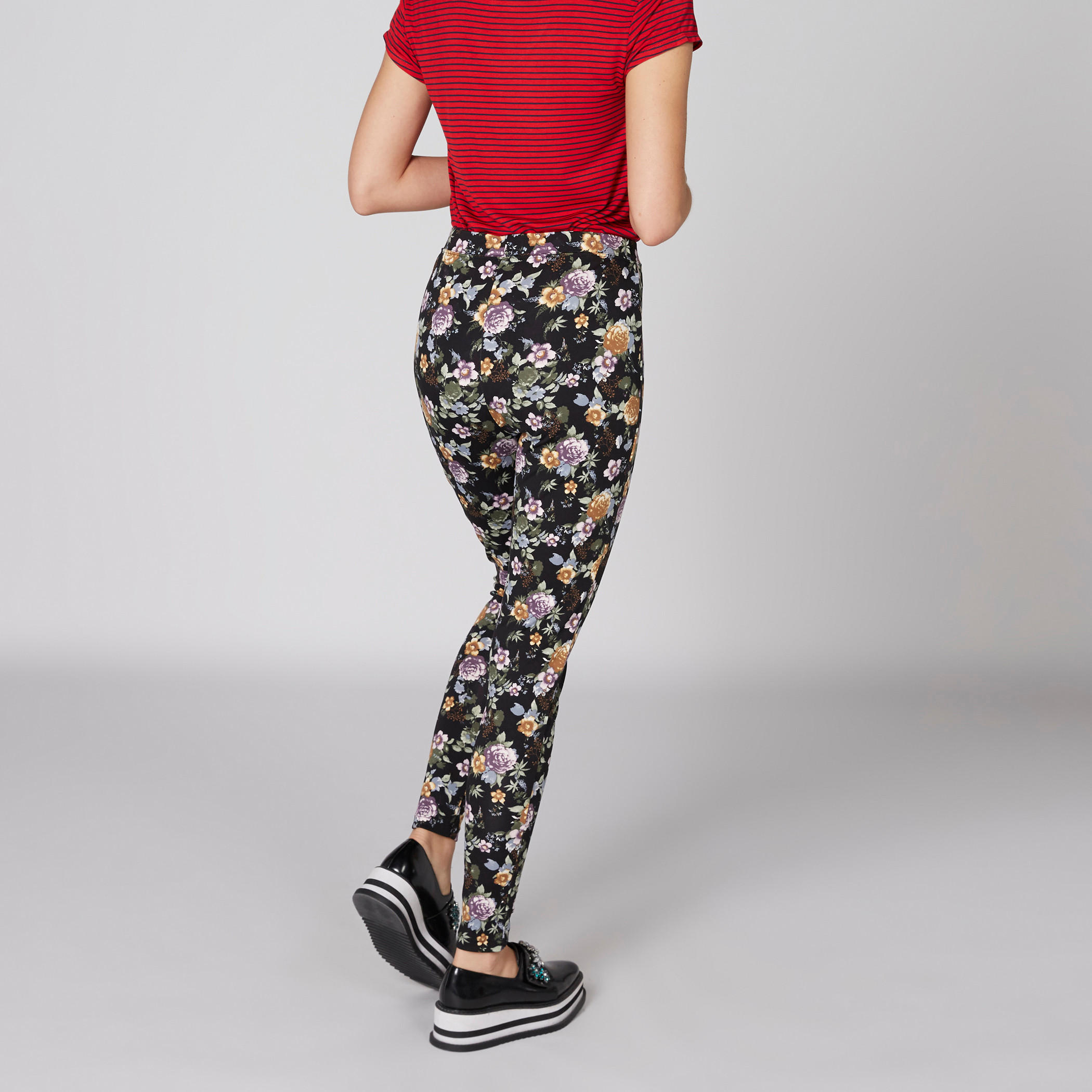 بنطال ليقنز طويل بخصر مطّاطي وطبعات-women-clothing-bottoms-leggings-image-2