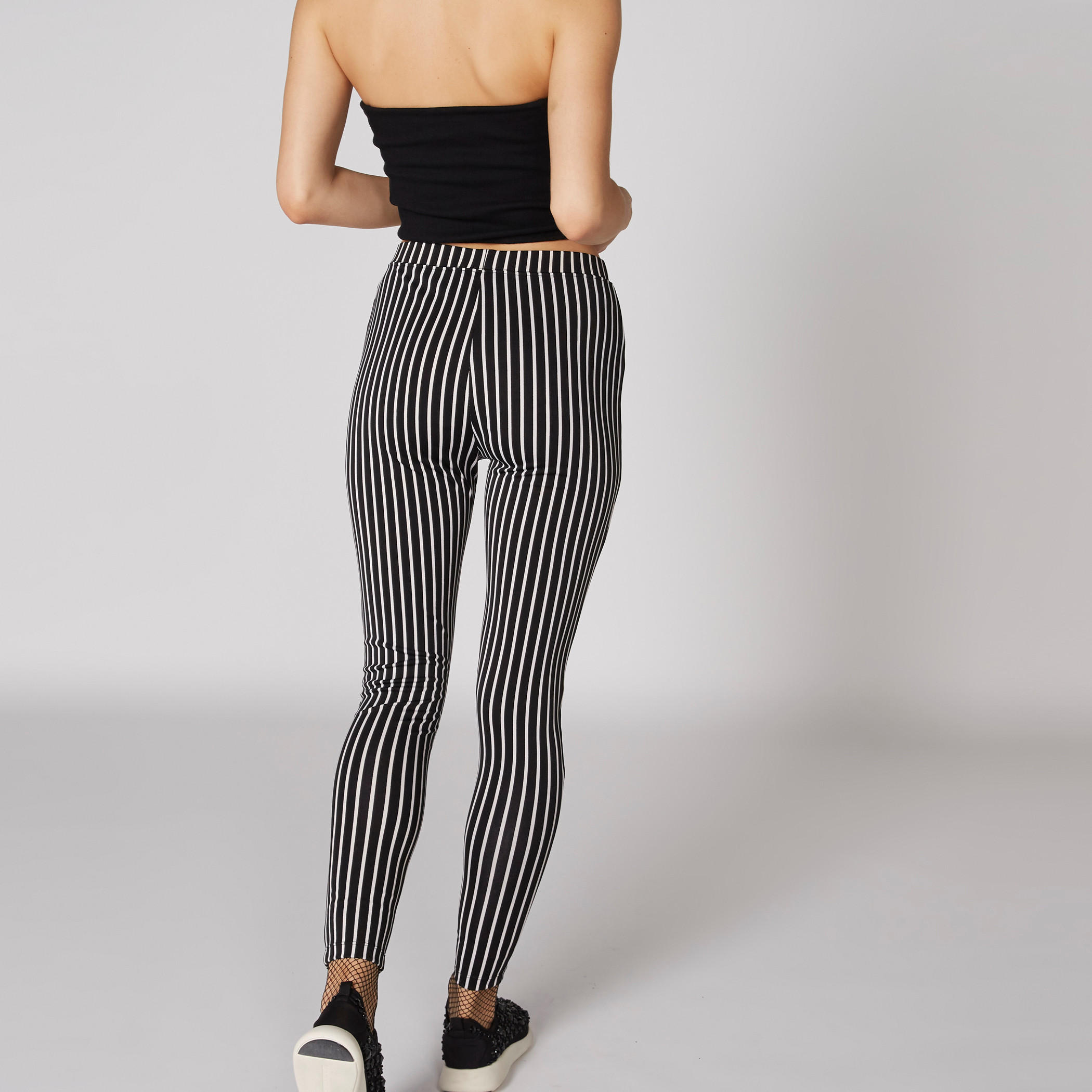 بنطال رياضي طويل بخصر مطّاطي وتصميم مقلّم-women-clothing-bottoms-trousers-image-2