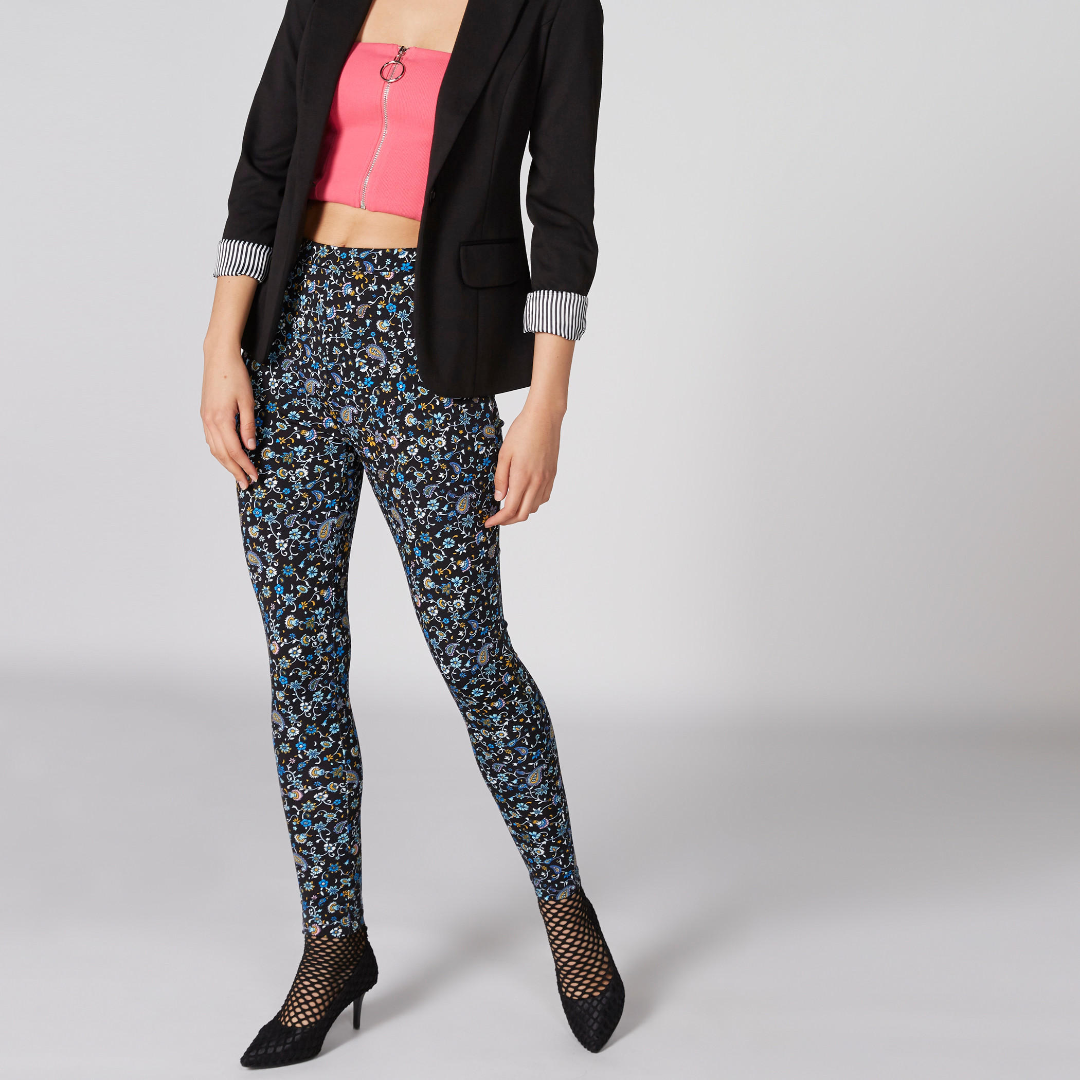 بنطال ليقنز طويل بطبعات وخصر مطاطي-women-clothing-bottoms-leggings-image-1