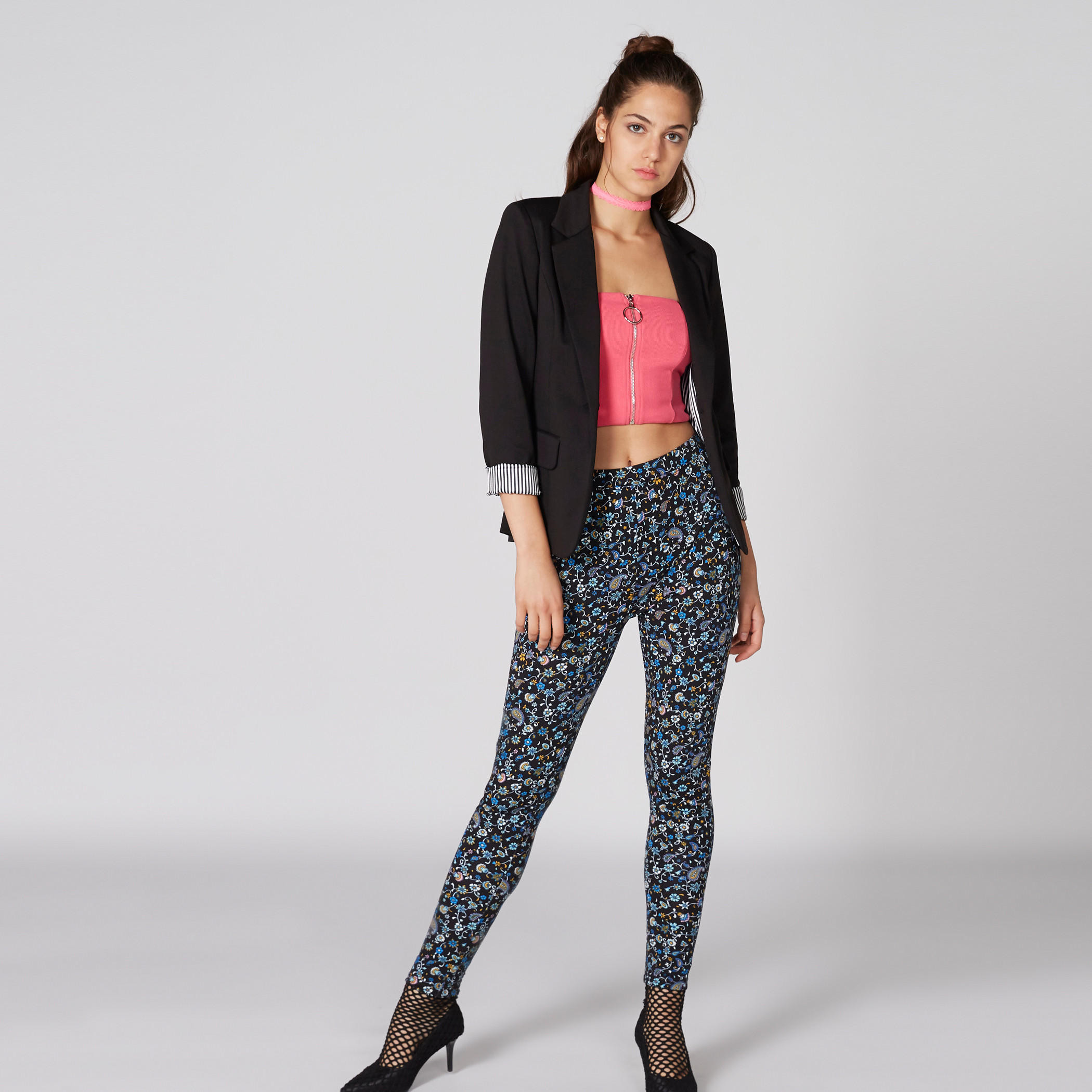 بنطال ليقنز طويل بطبعات وخصر مطاطي-women-clothing-bottoms-leggings-image-3