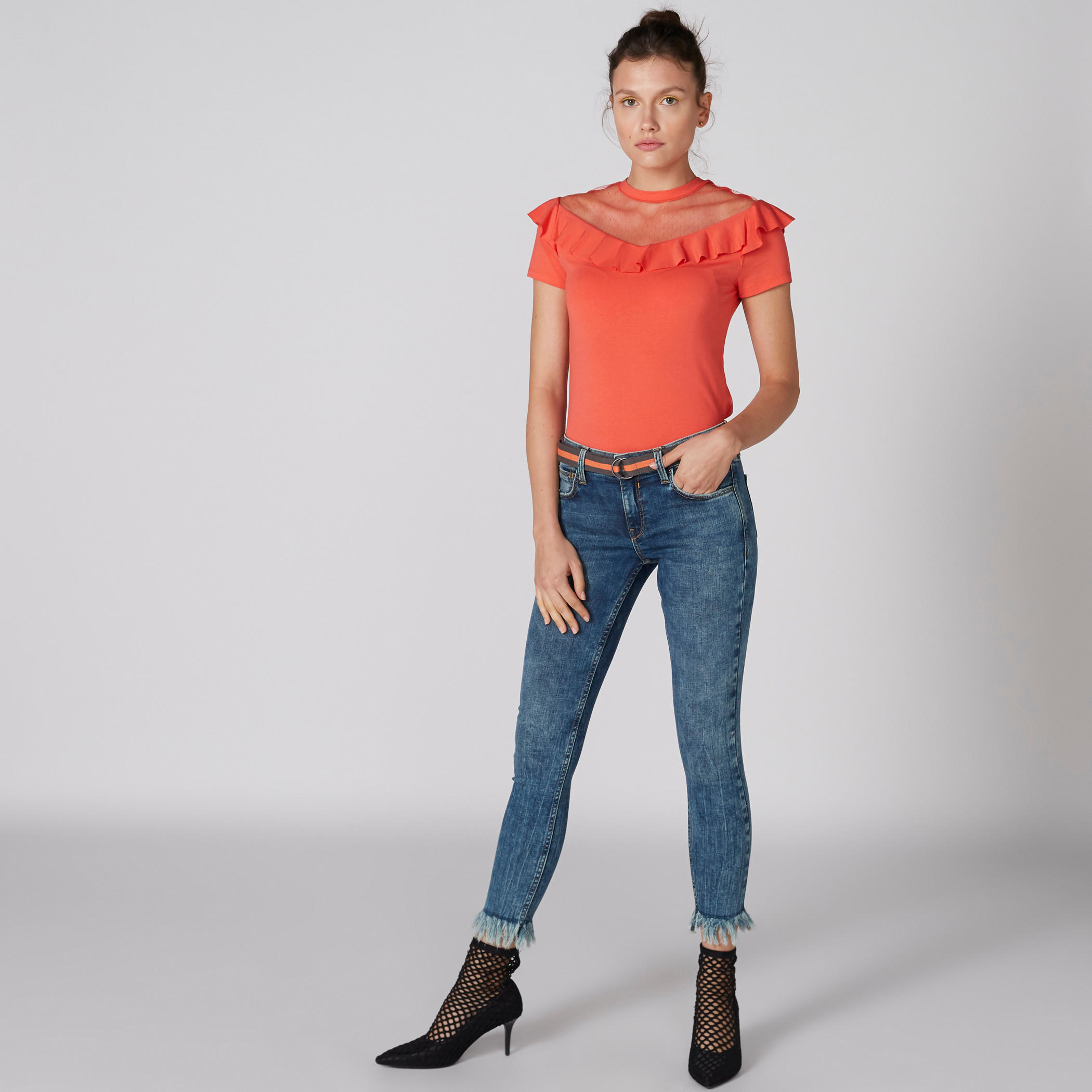بلوزة بأكمام قصيرة وتفاصيل كشكش شبكية-women-clothing-shirtsandblouses-blouses-image-1