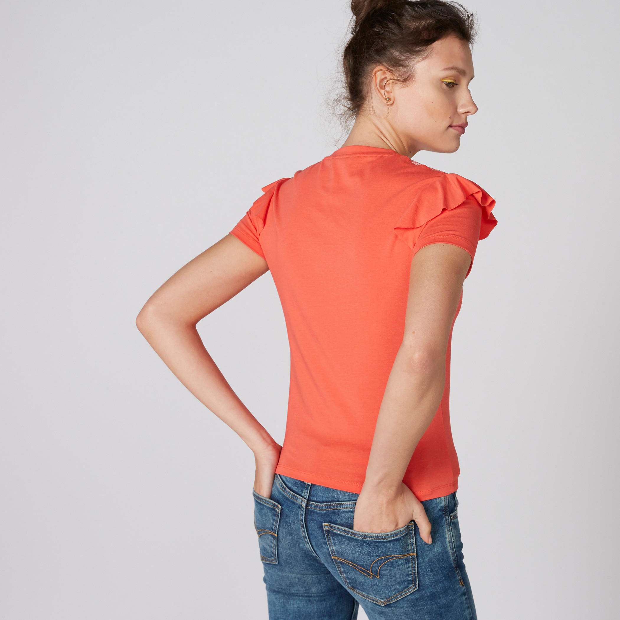 بلوزة بأكمام قصيرة وتفاصيل كشكش شبكية-women-clothing-shirtsandblouses-blouses-image-2