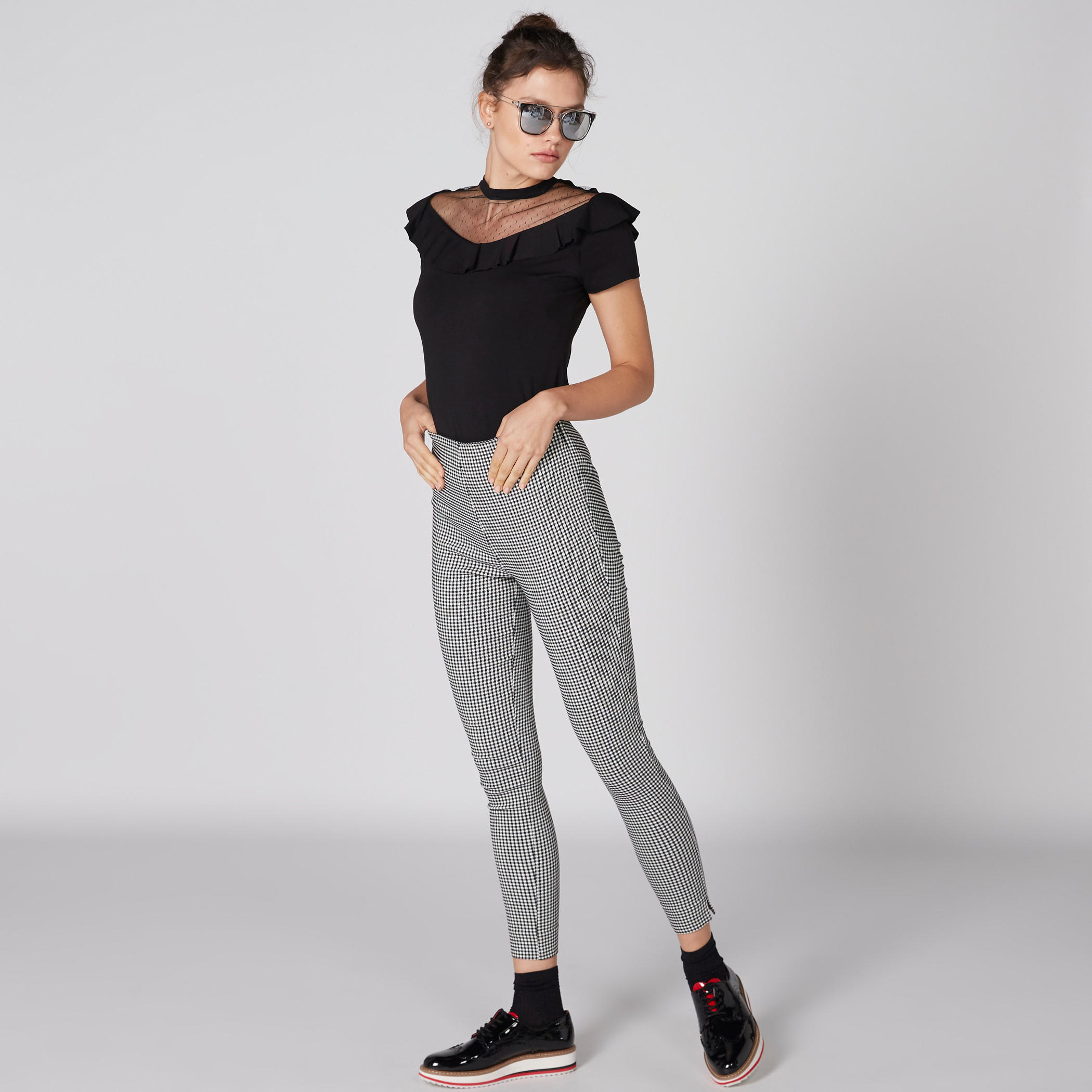 بلوزة كشكش بأكمام قصيرة وتفاصيل شبكية-women-clothing-shirtsandblouses-blouses-image-3