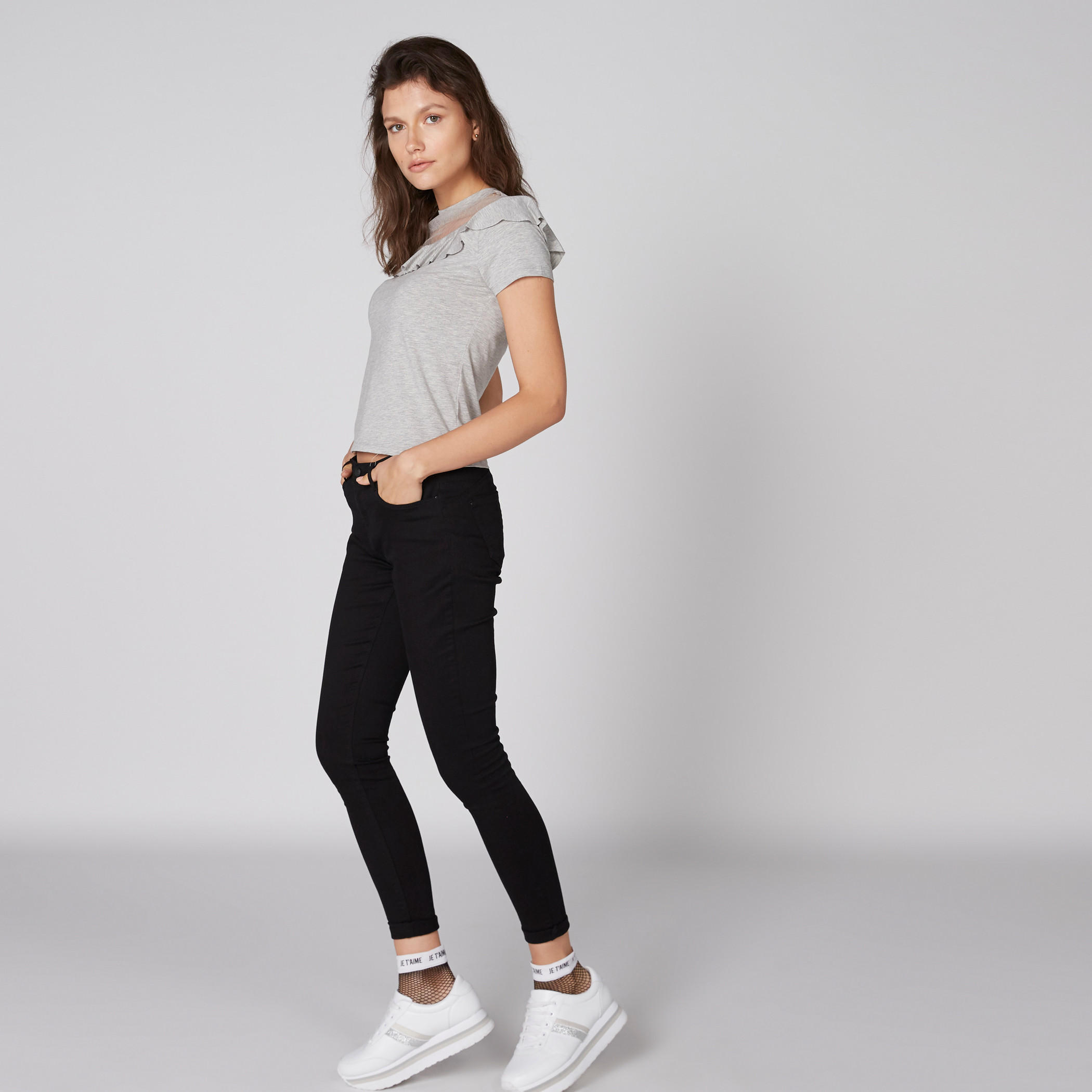 بلوزة بياقة مستديرة وأكمام قصيرة وتفاصيل كشكش-women-clothing-shirtsandblouses-blouses-image-3