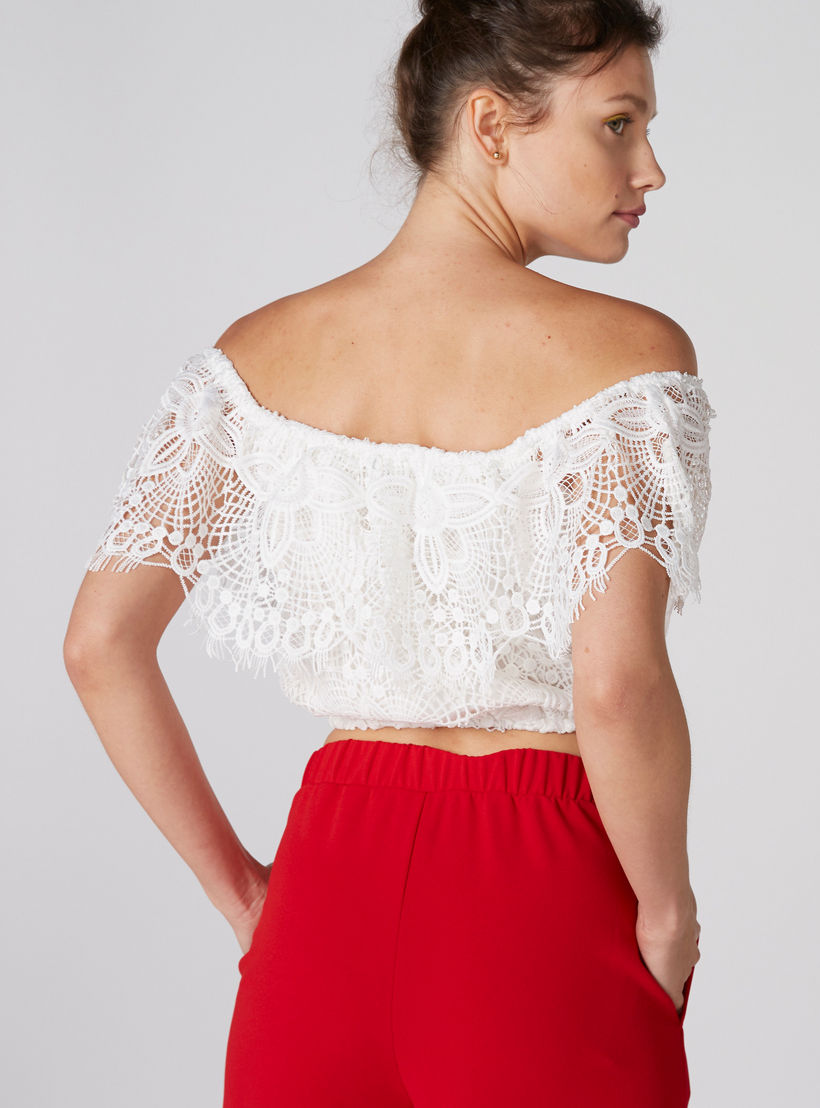 بلوزة قصيرة بأكتاف مكشوفة وتفاصيل دانتيل-women-clothing-shirtsandblouses-blouses-image-3