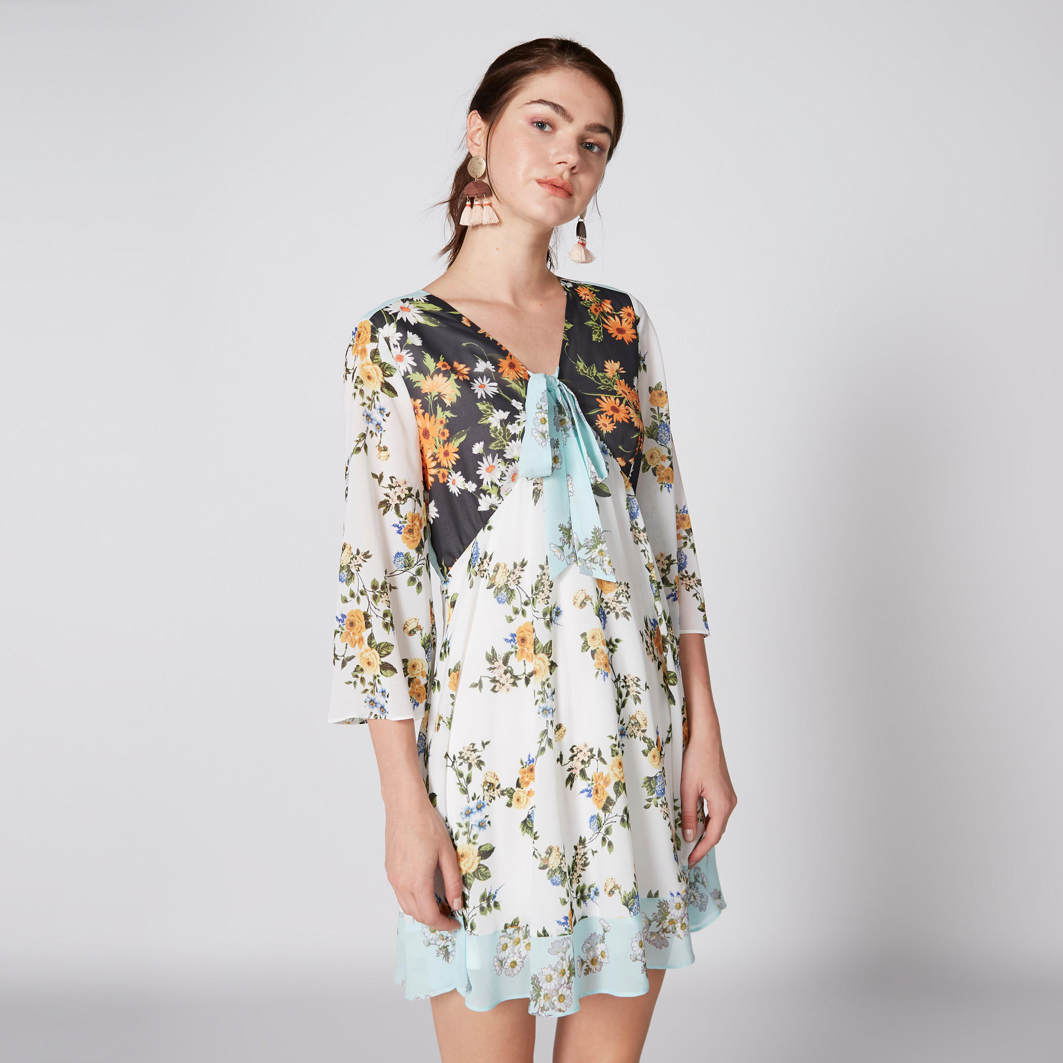 فستان قصير بطبعات زهرية ورباط-women-clothing-dresses-image-3
